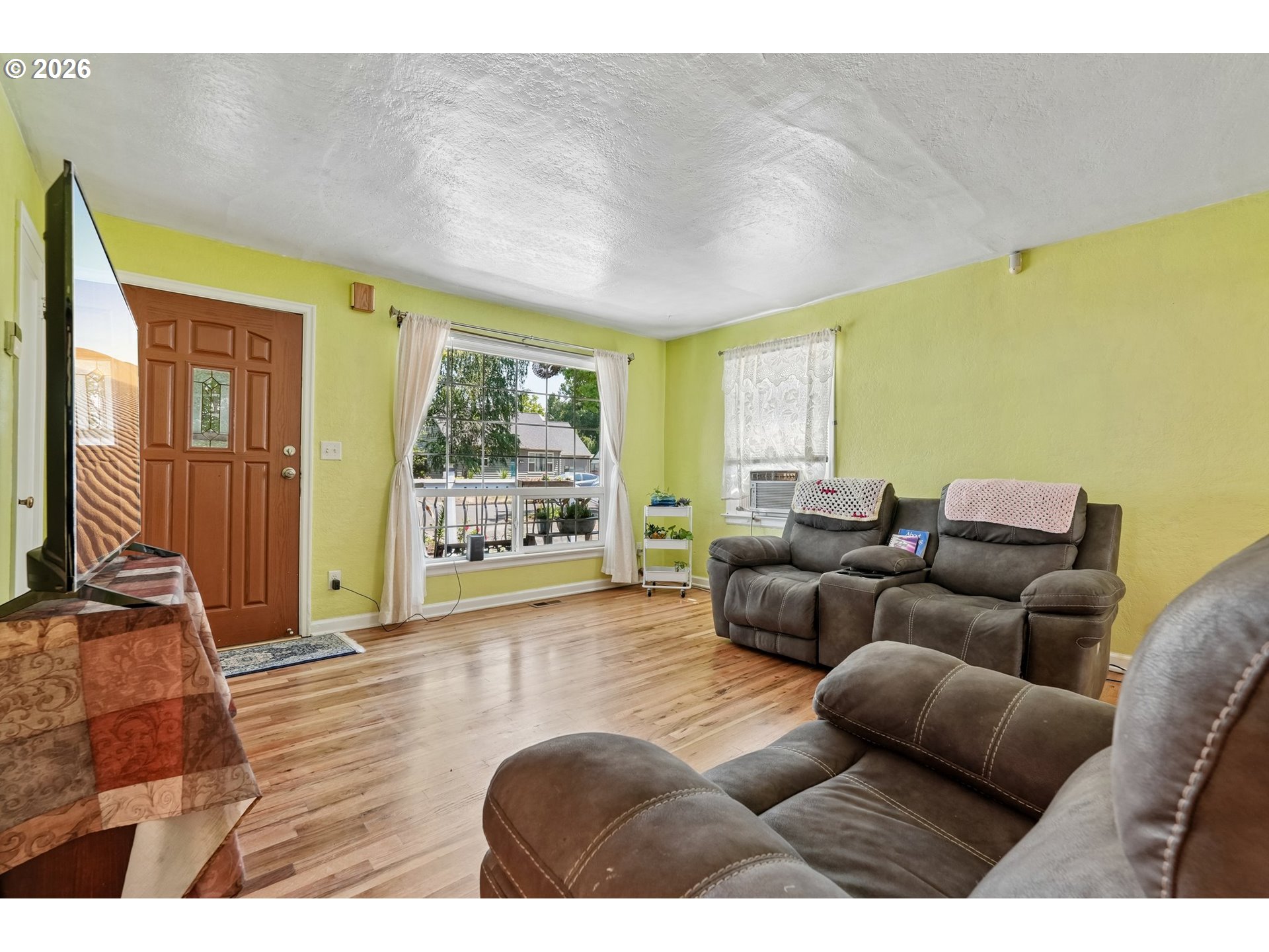 1915 23rd St Ne Property Photo 4