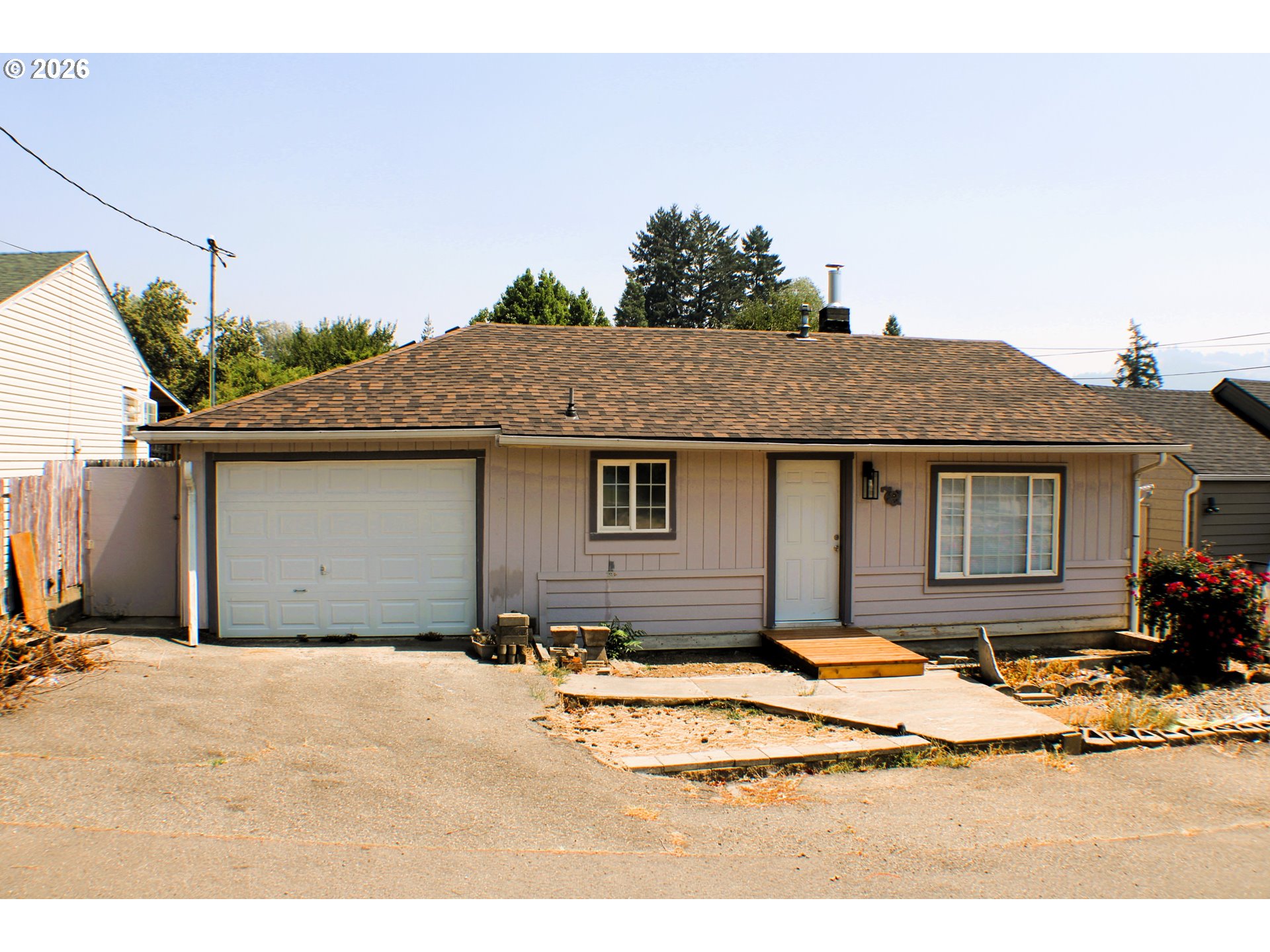 721 NE MAPLE AVE Property Photo 1