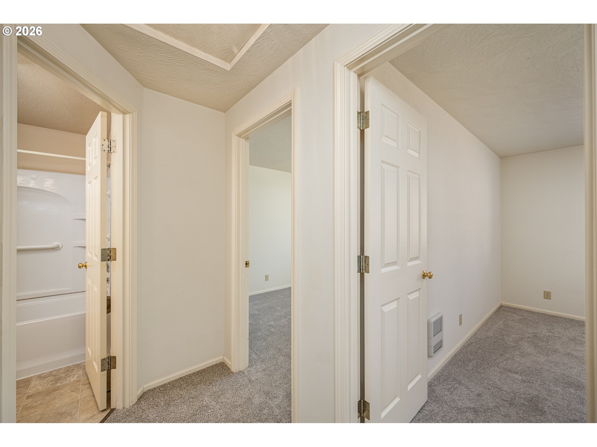 639 S 70th St Property Photo 8