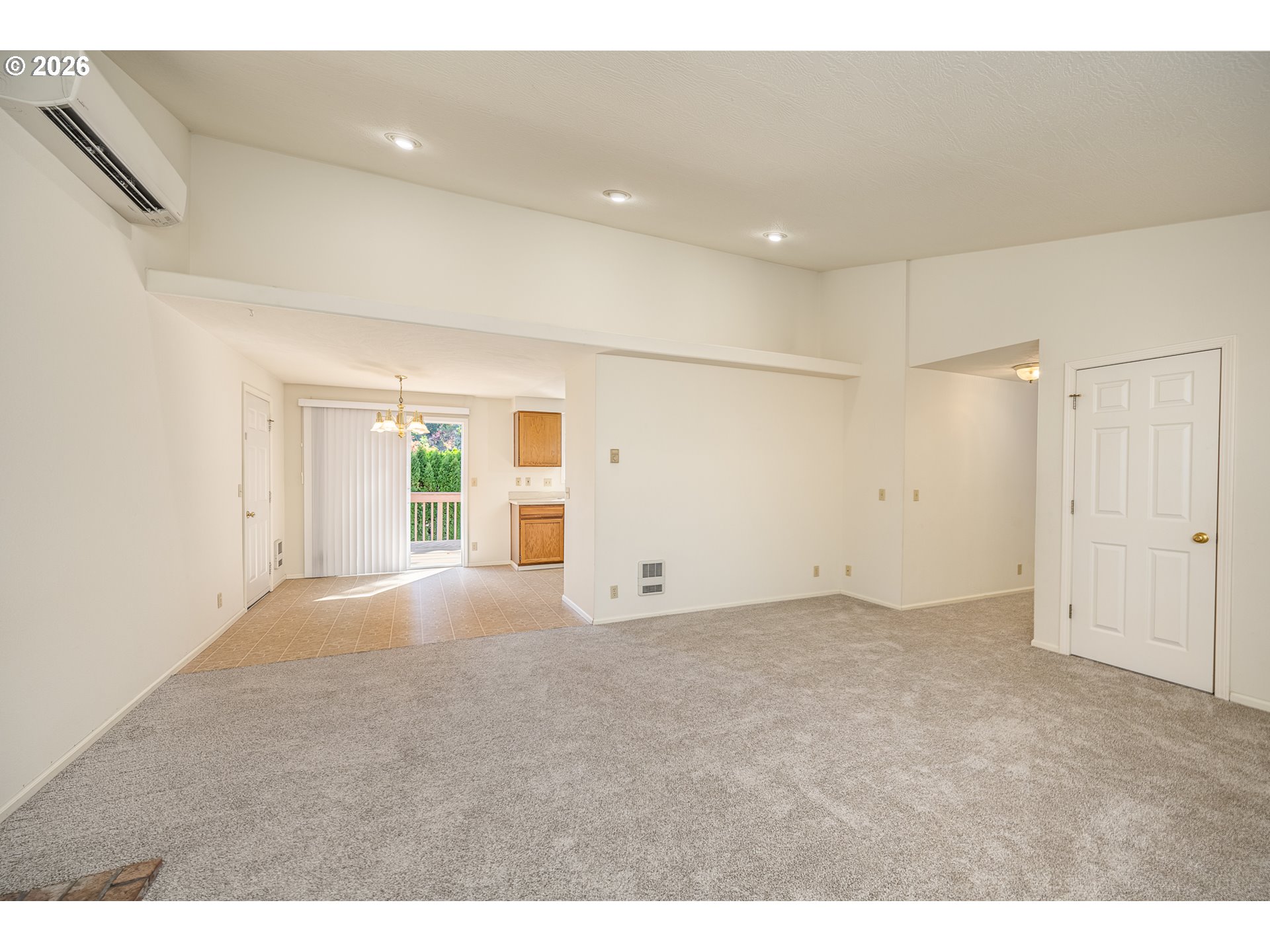 639 S 70th St Property Photo 19