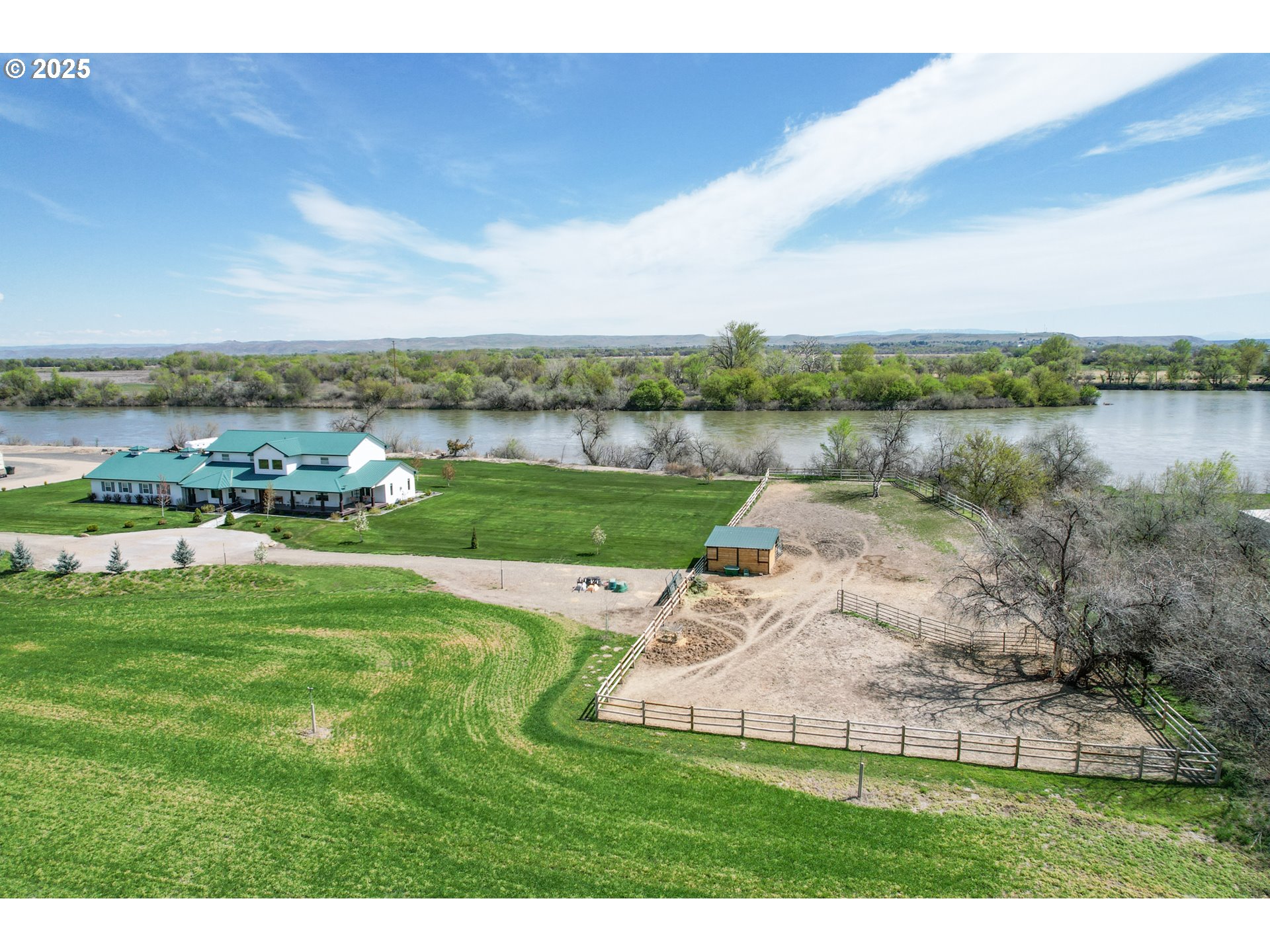 4460 Highway 201 Property Photo 2