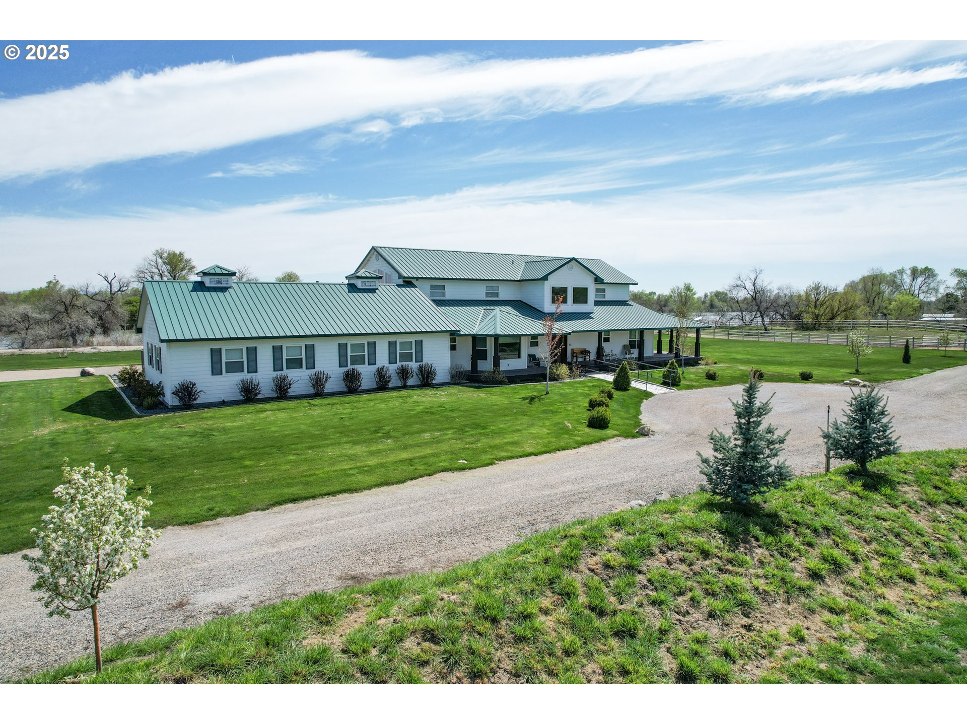 4460 Highway 201 Property Photo 6