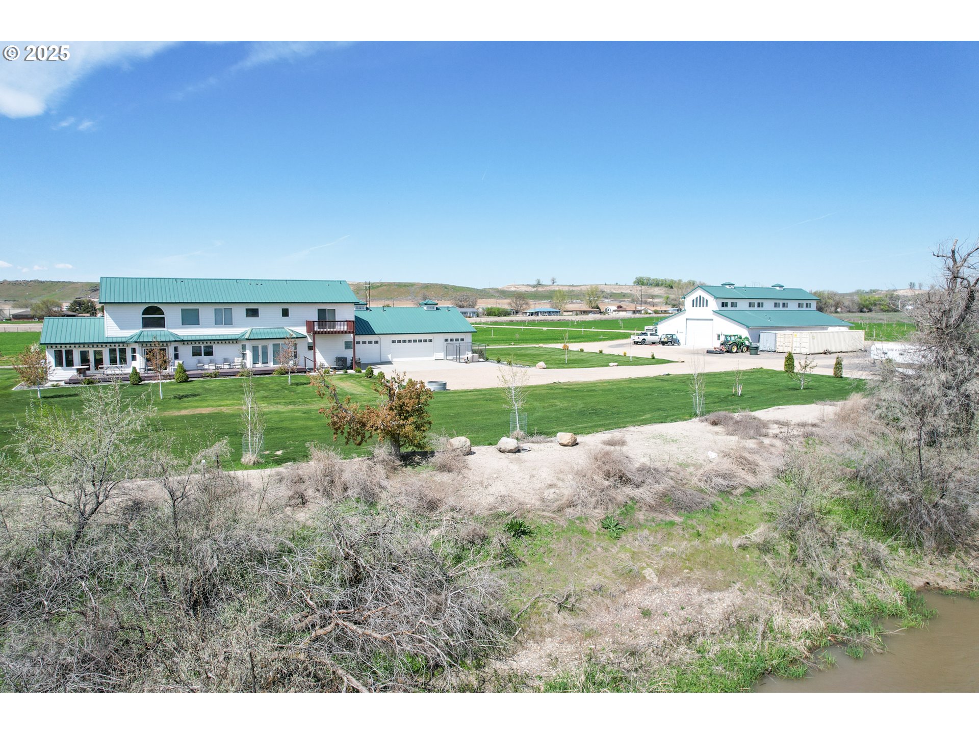 4460 Highway 201 Property Photo 9