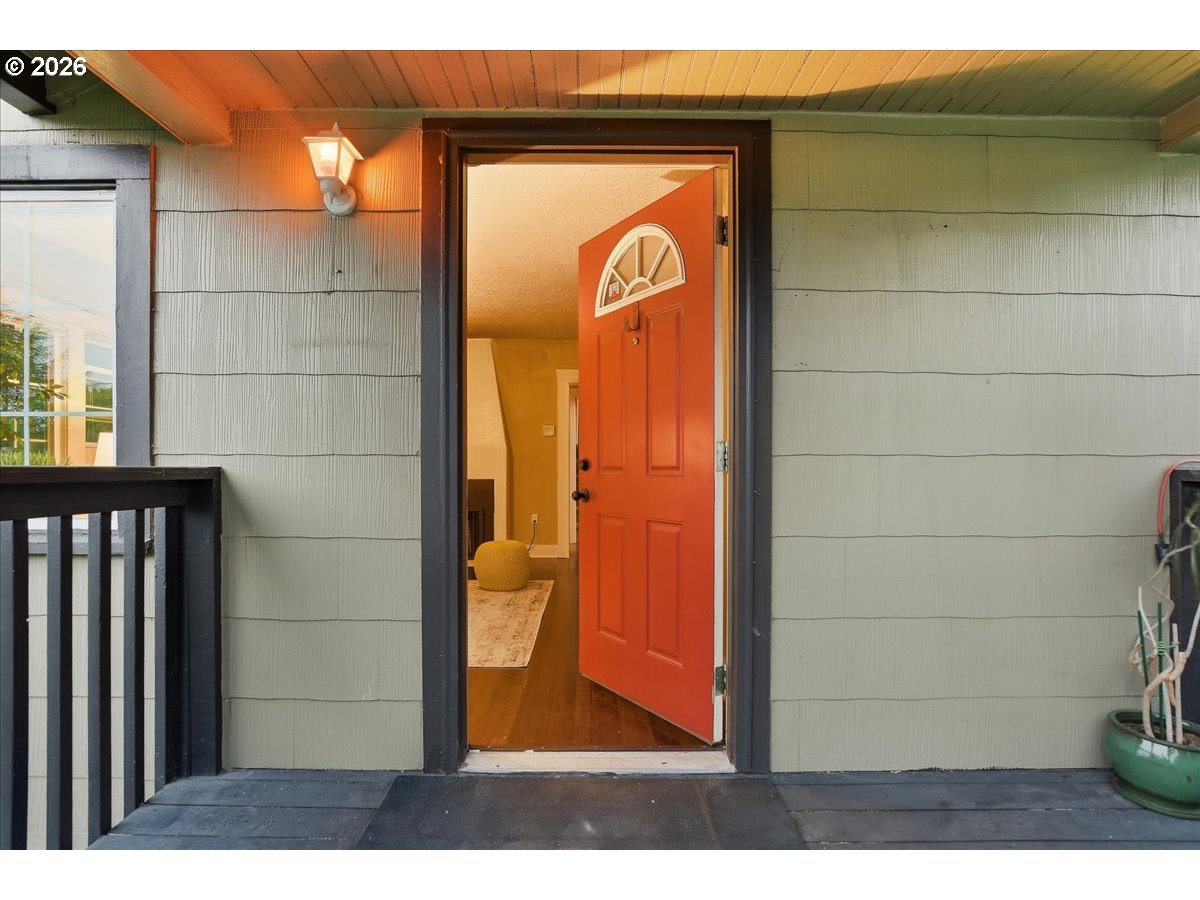 663 Sw Utah St Property Photo 5