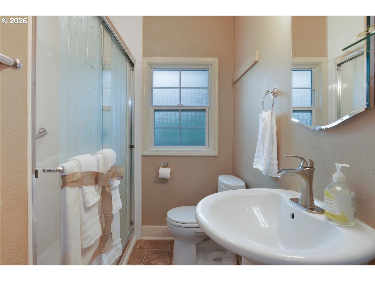663 Sw Utah St Property Photo 18