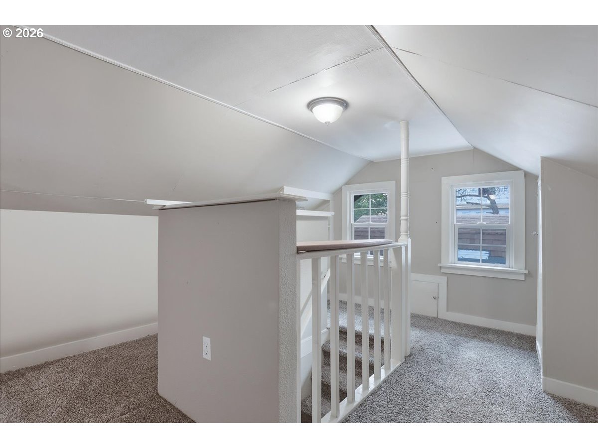 663 Sw Utah St Property Photo 22