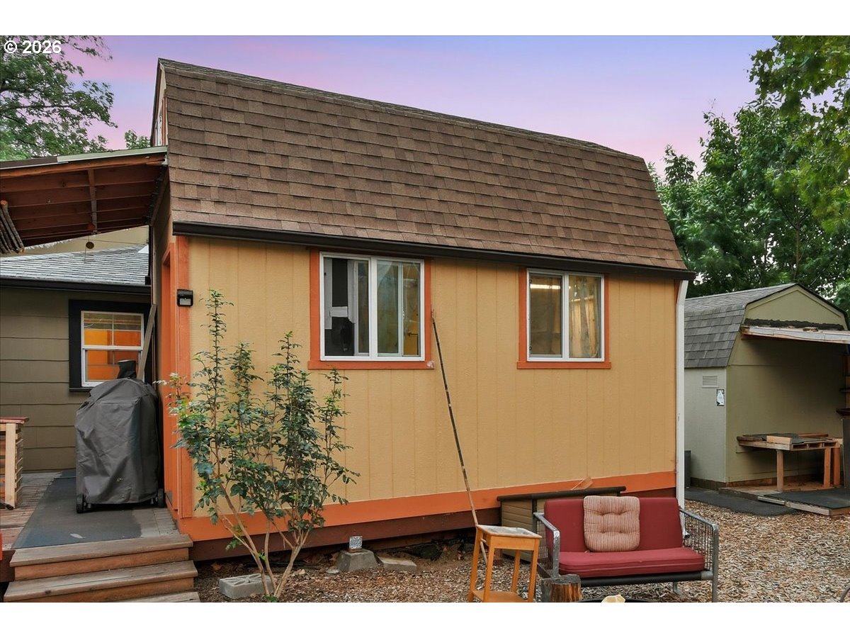 663 Sw Utah St Property Photo 26