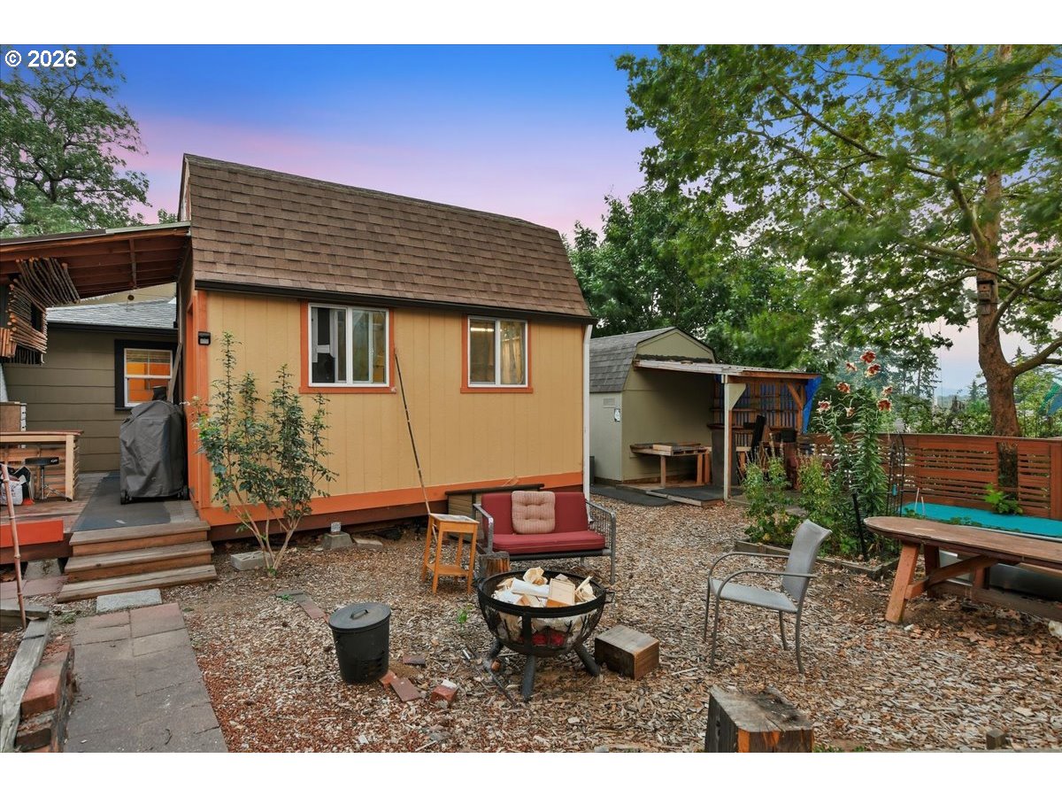 663 Sw Utah St Property Photo 33