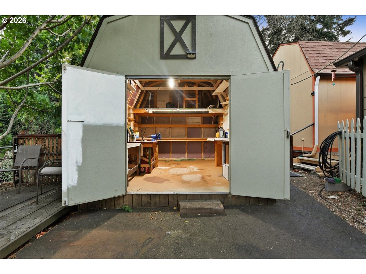 663 Sw Utah St Property Photo 37