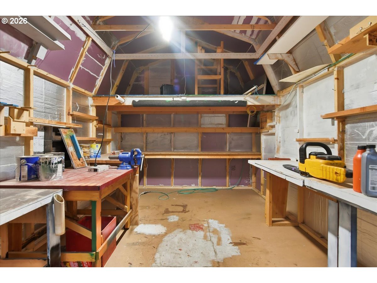 663 Sw Utah St Property Photo 38