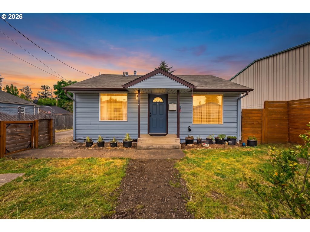 717 20th St Property Photo 1