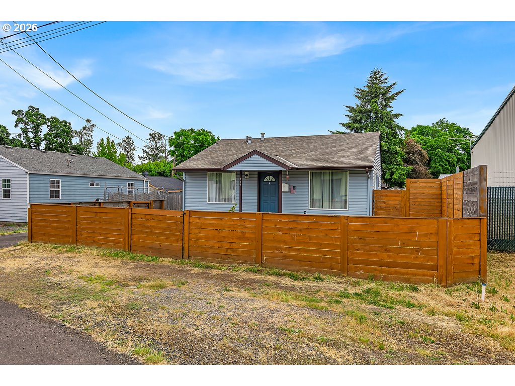 717 20th St Property Photo 3