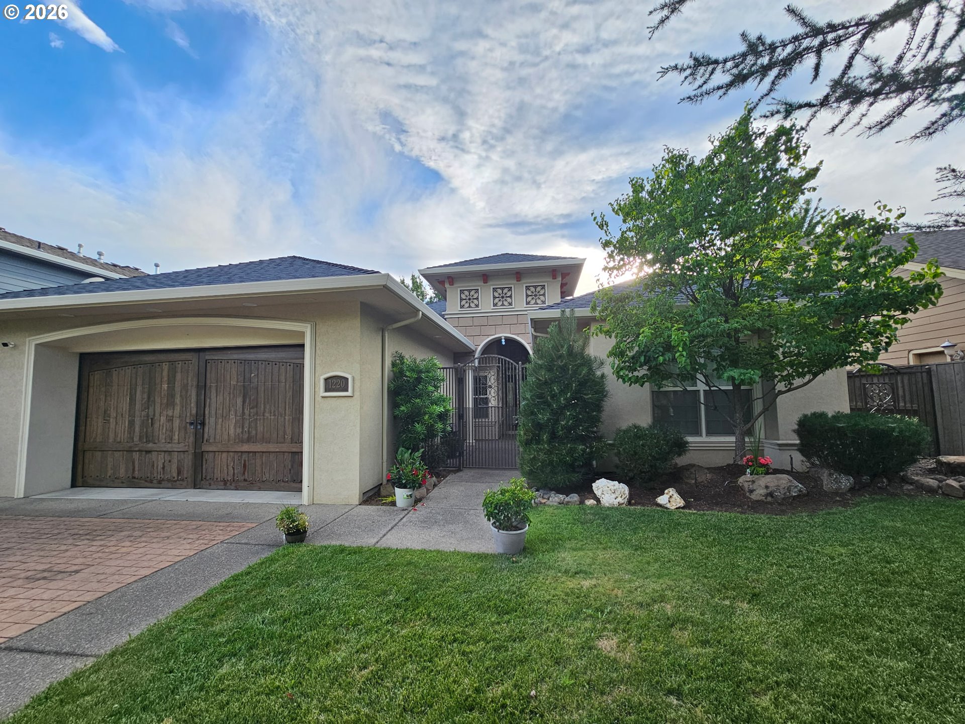 1220 Stonegate Dr Property Photo 1