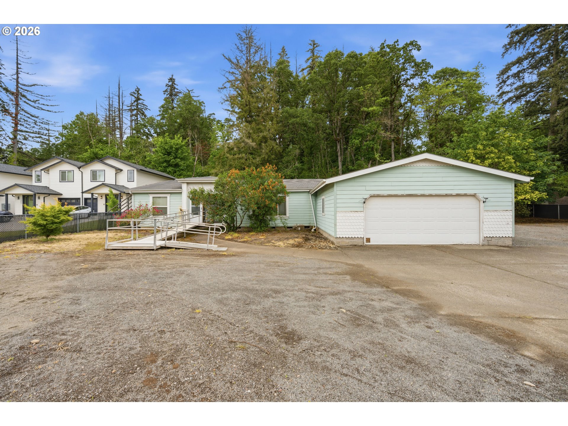 1485 E Santiam St Property Photo 1