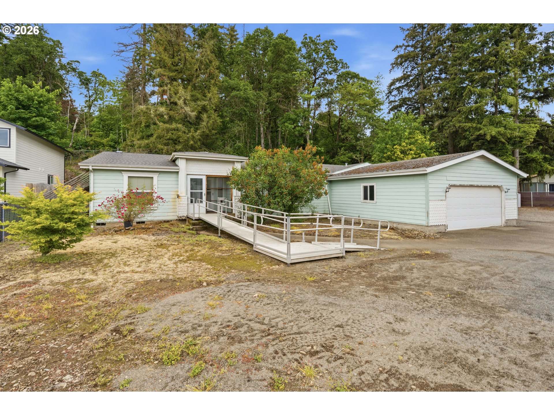 1485 E Santiam St Property Photo 2