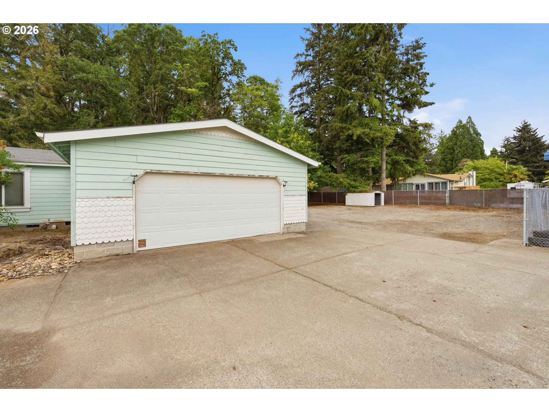 1485 E Santiam St Property Photo 3