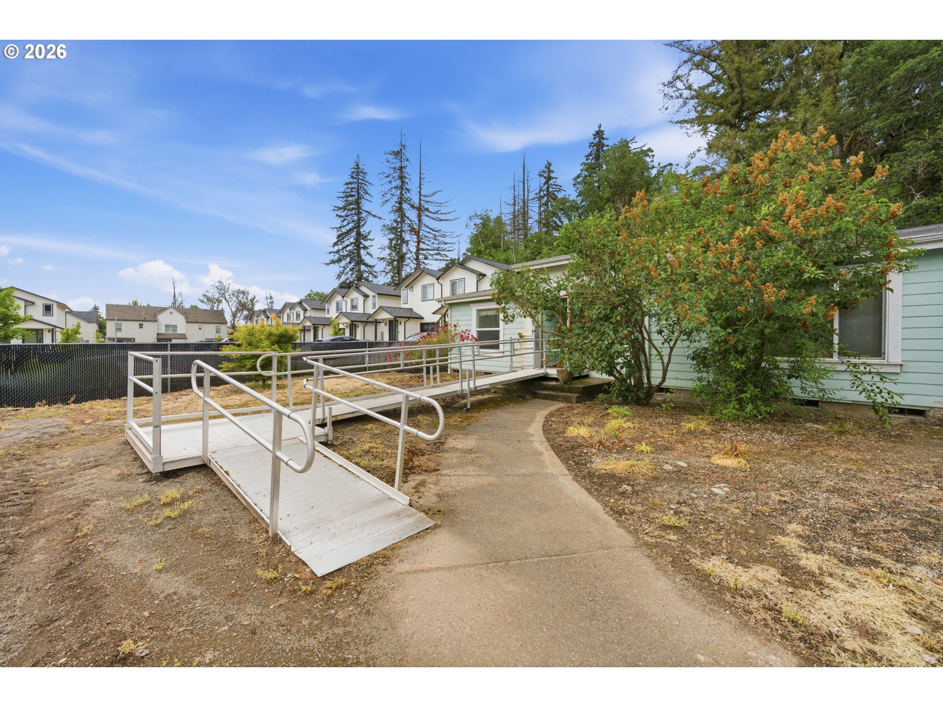 1485 E Santiam St Property Photo 6