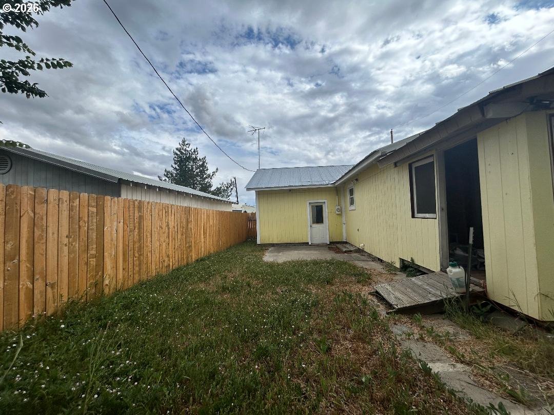 238 Dawson St Property Photo 26