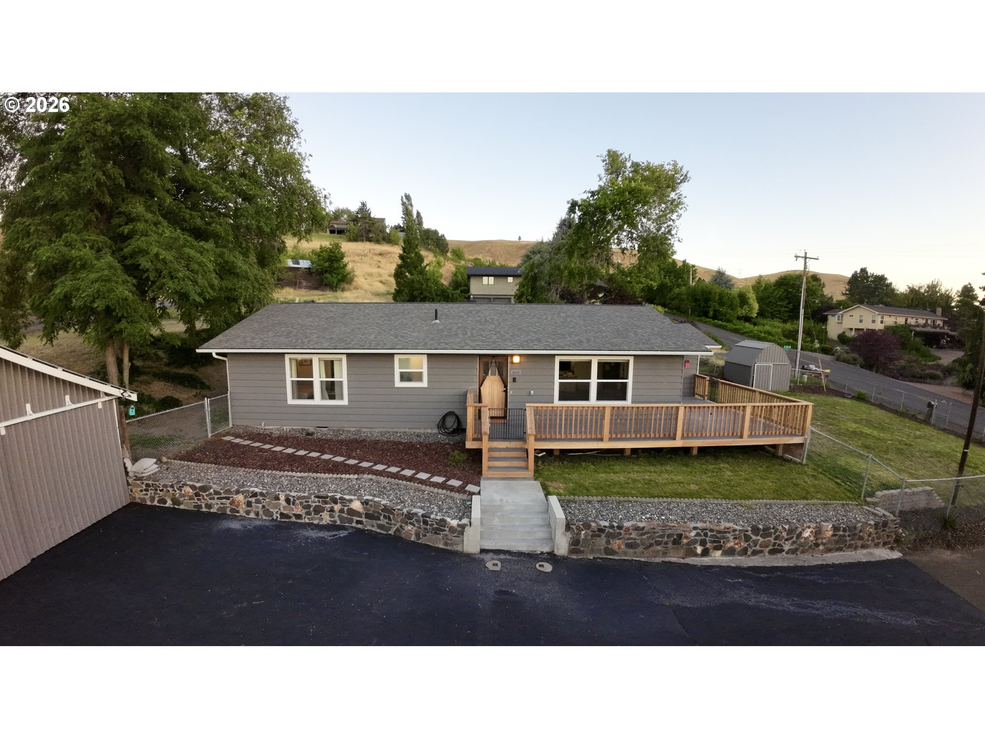 1640 Morton St Property Photo 3