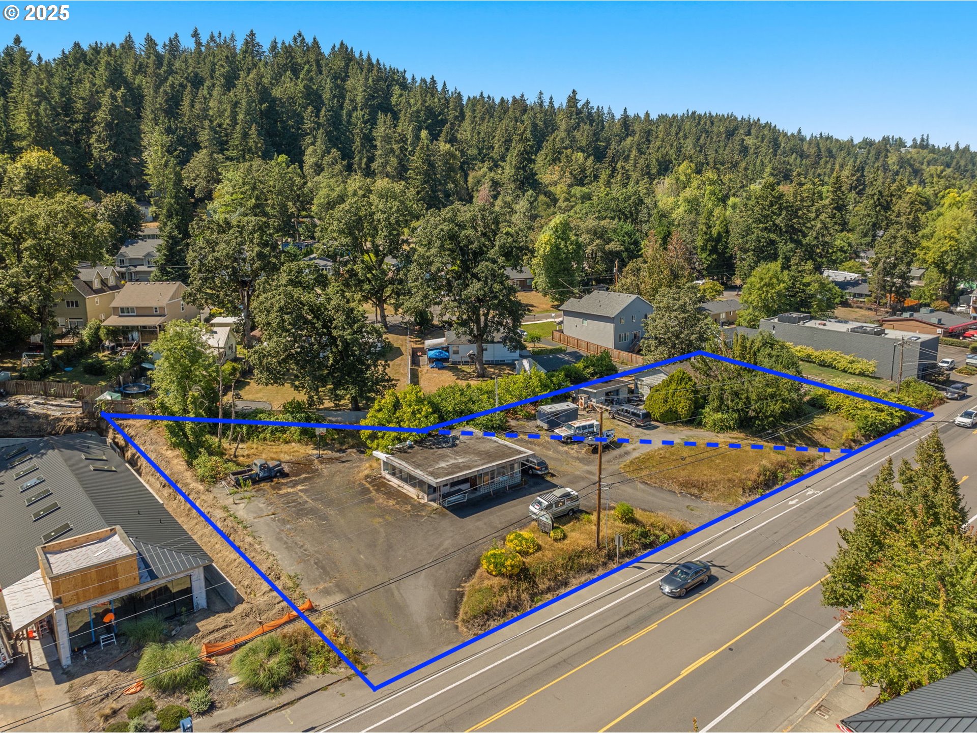 18711 Willamette Dr Property Photo 1