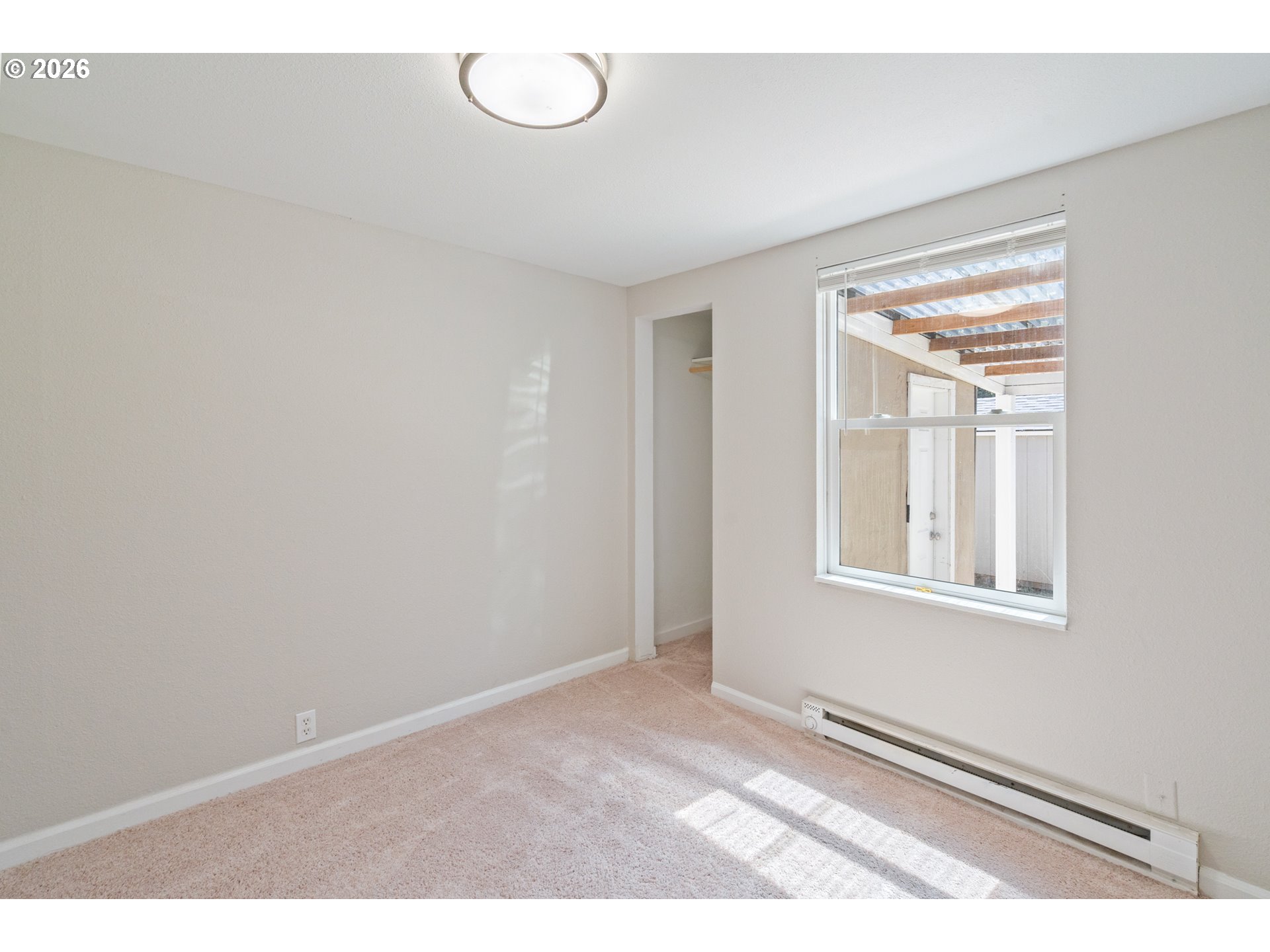 16122 Ne Glisan St Property Photo 5
