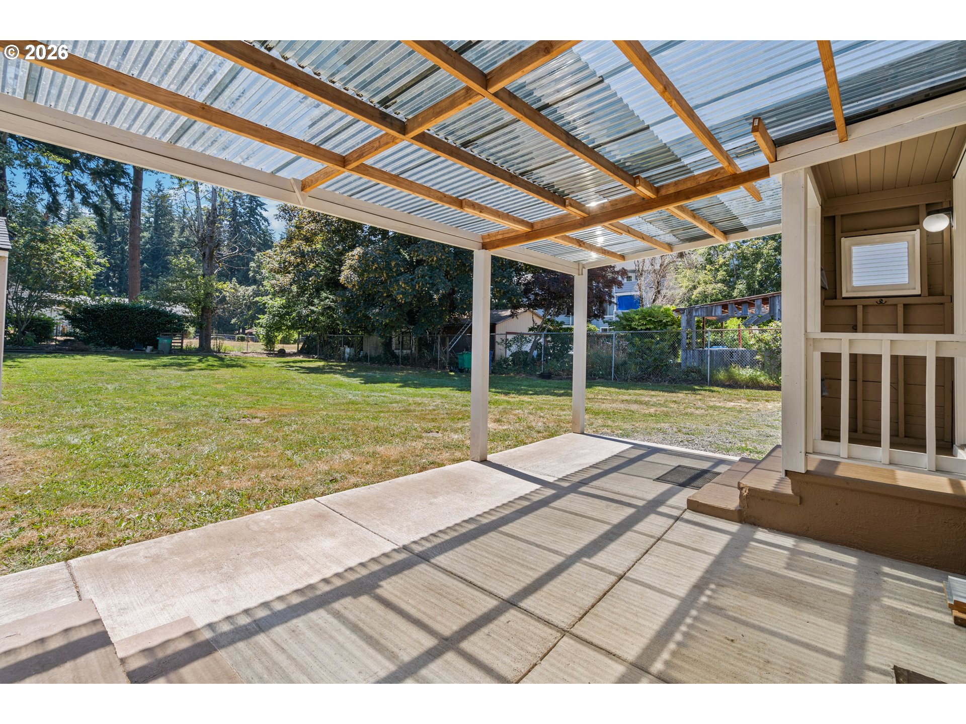 16122 Ne Glisan St Property Photo 8