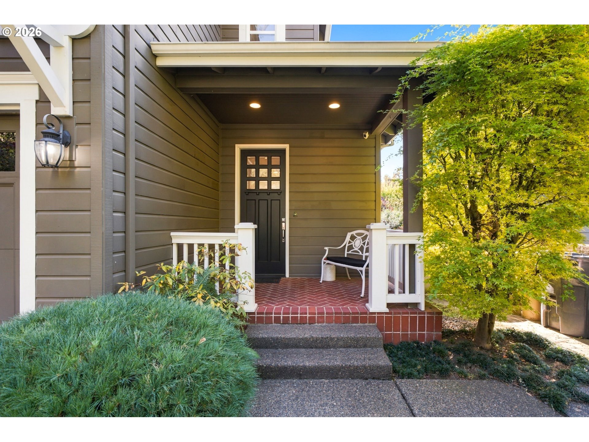 1610 Oak St Property Photo 2