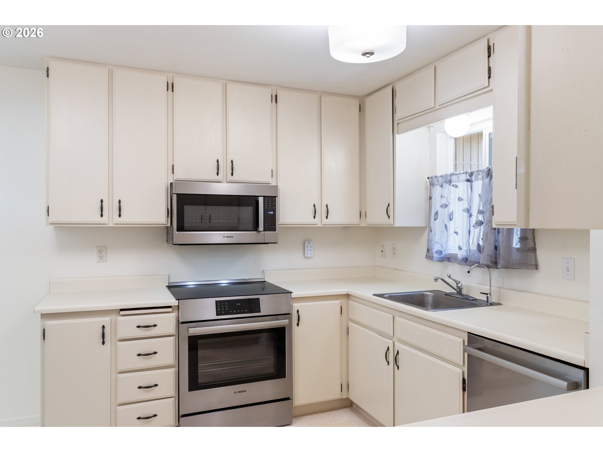 17650 Nw Rolling Hill Ln Property Photo 5
