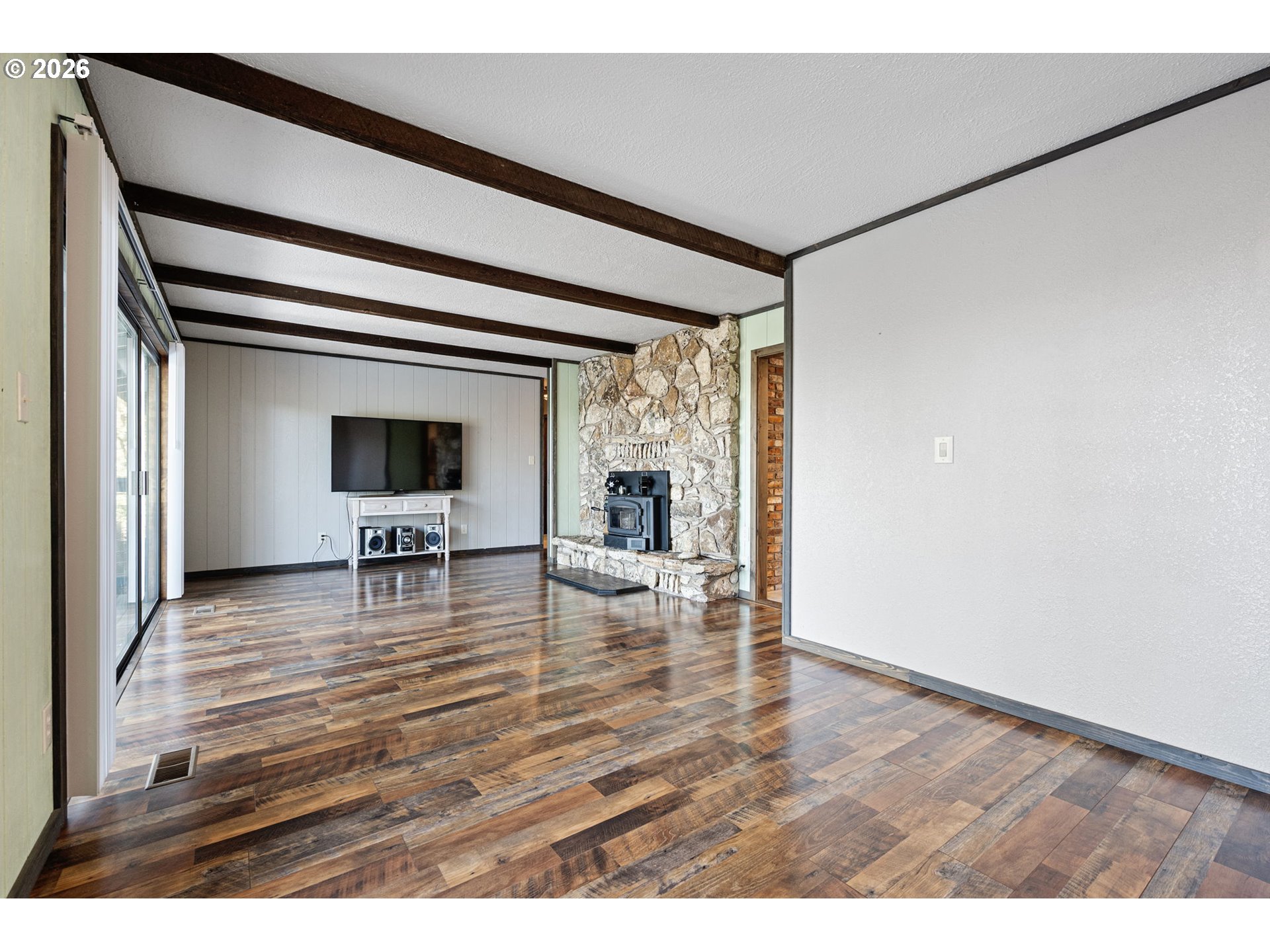 660 Elmar Dr Property Photo 7