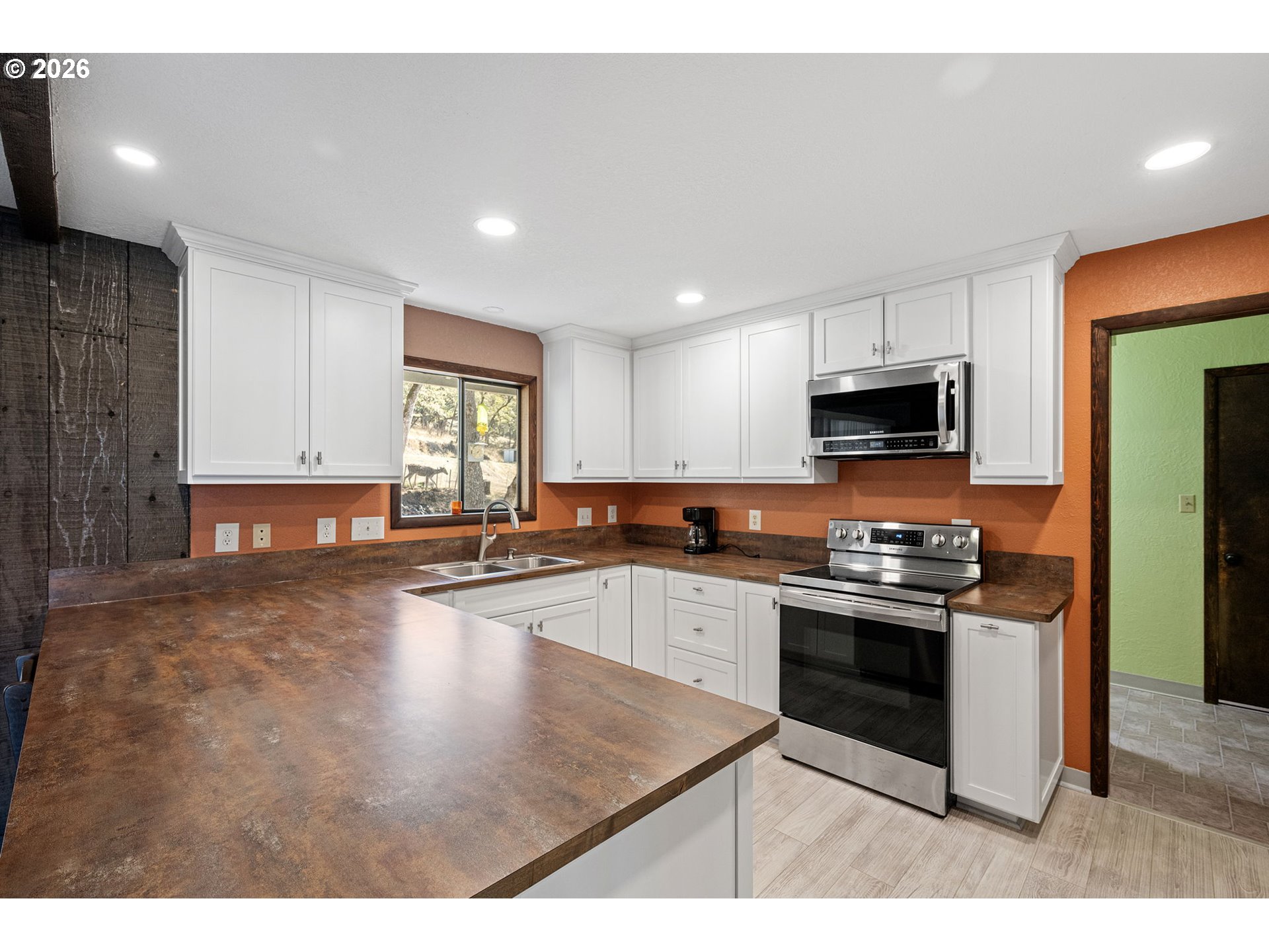 660 Elmar Dr Property Photo 14