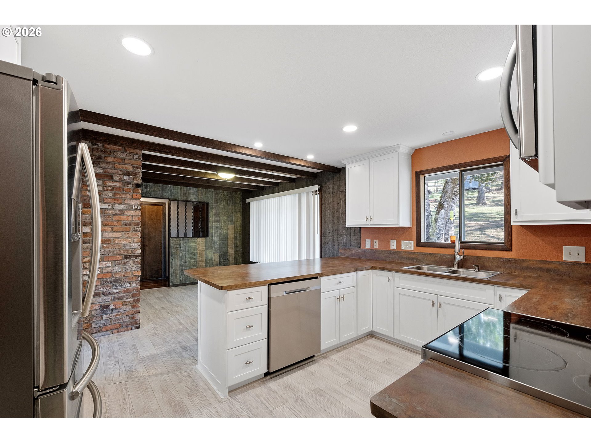 660 Elmar Dr Property Photo 16