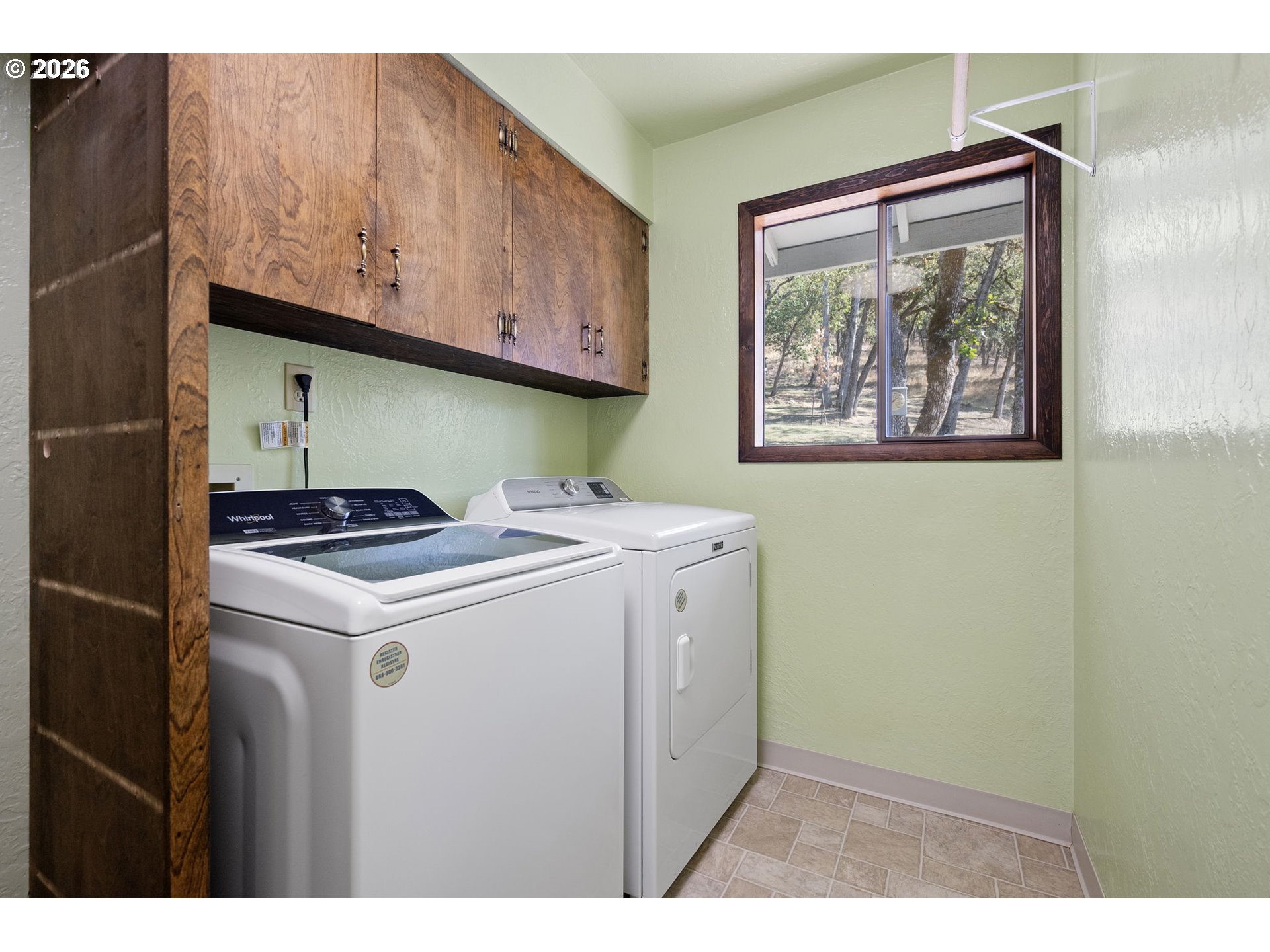 660 Elmar Dr Property Photo 27
