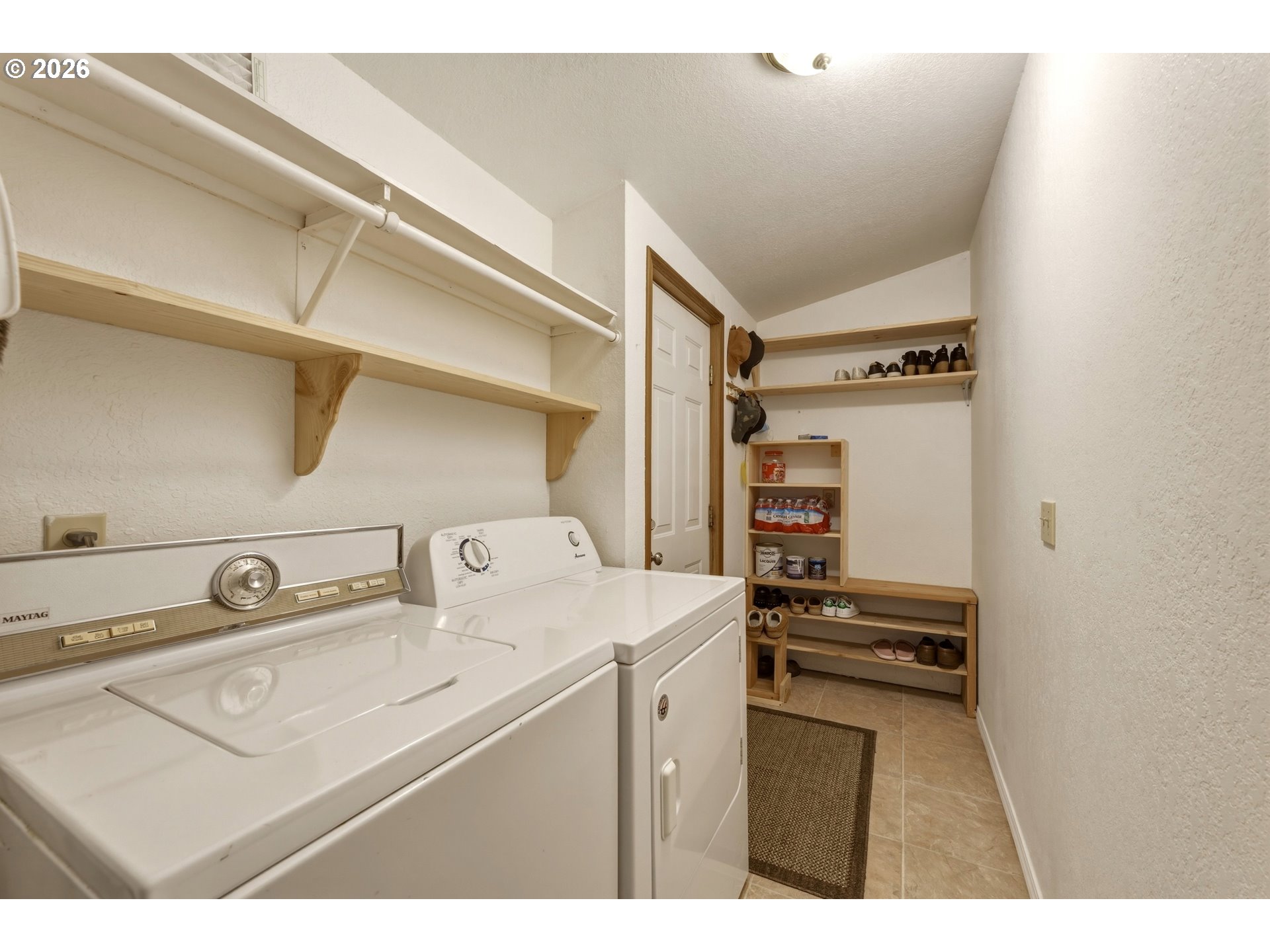 910 Cowl St 21 Property Photo 11