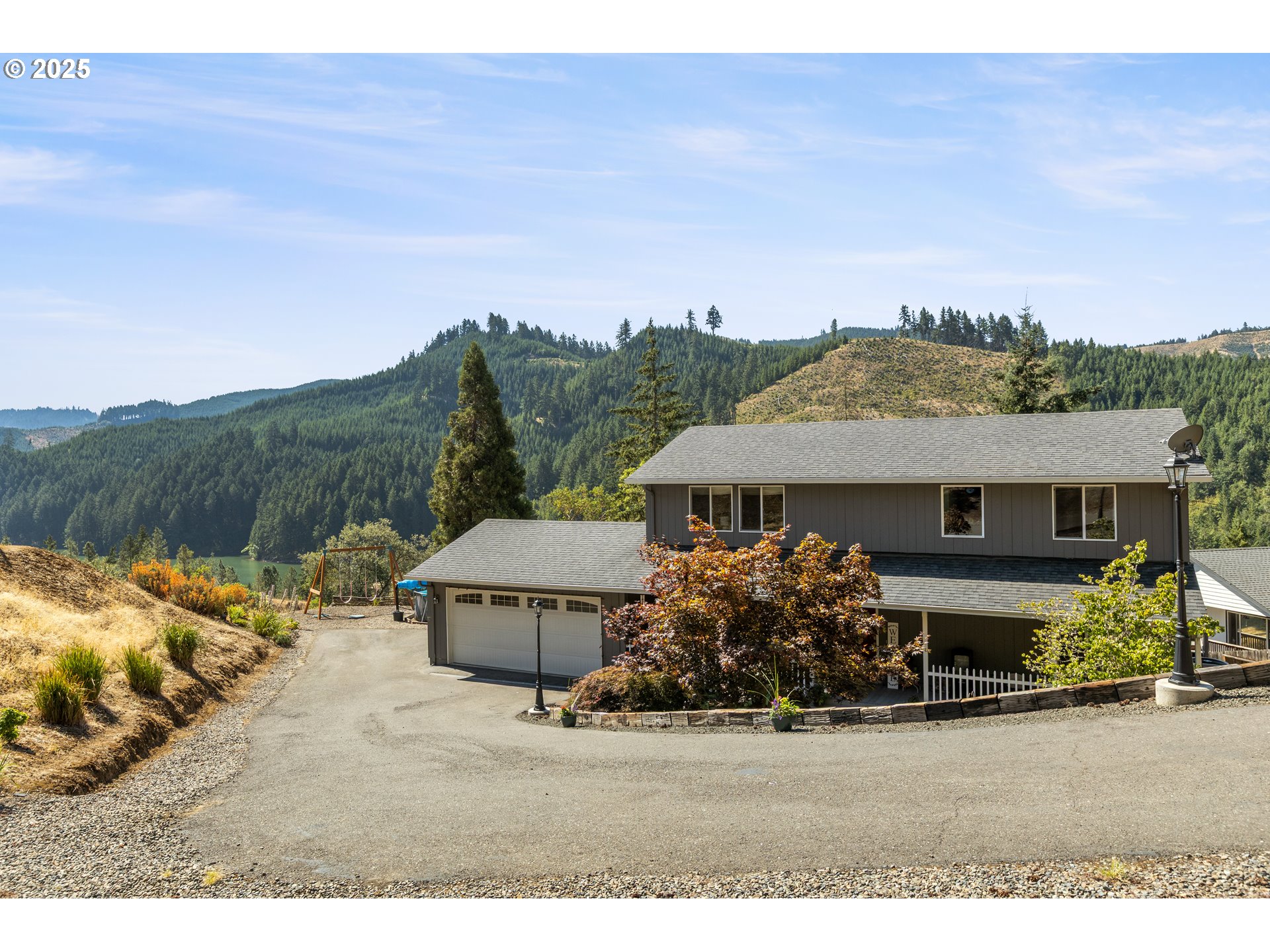 1870 Lakeview Dr Property Photo 3