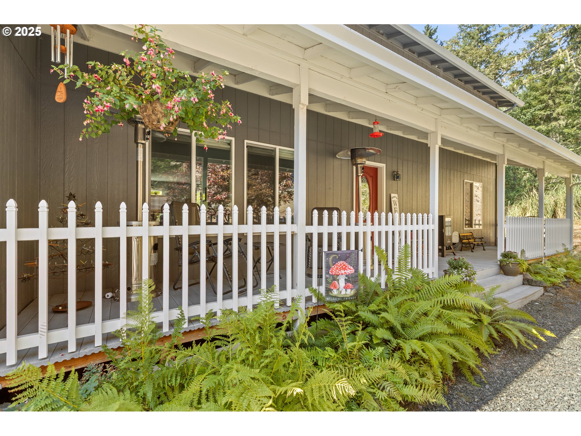 1870 Lakeview Dr Property Photo 9