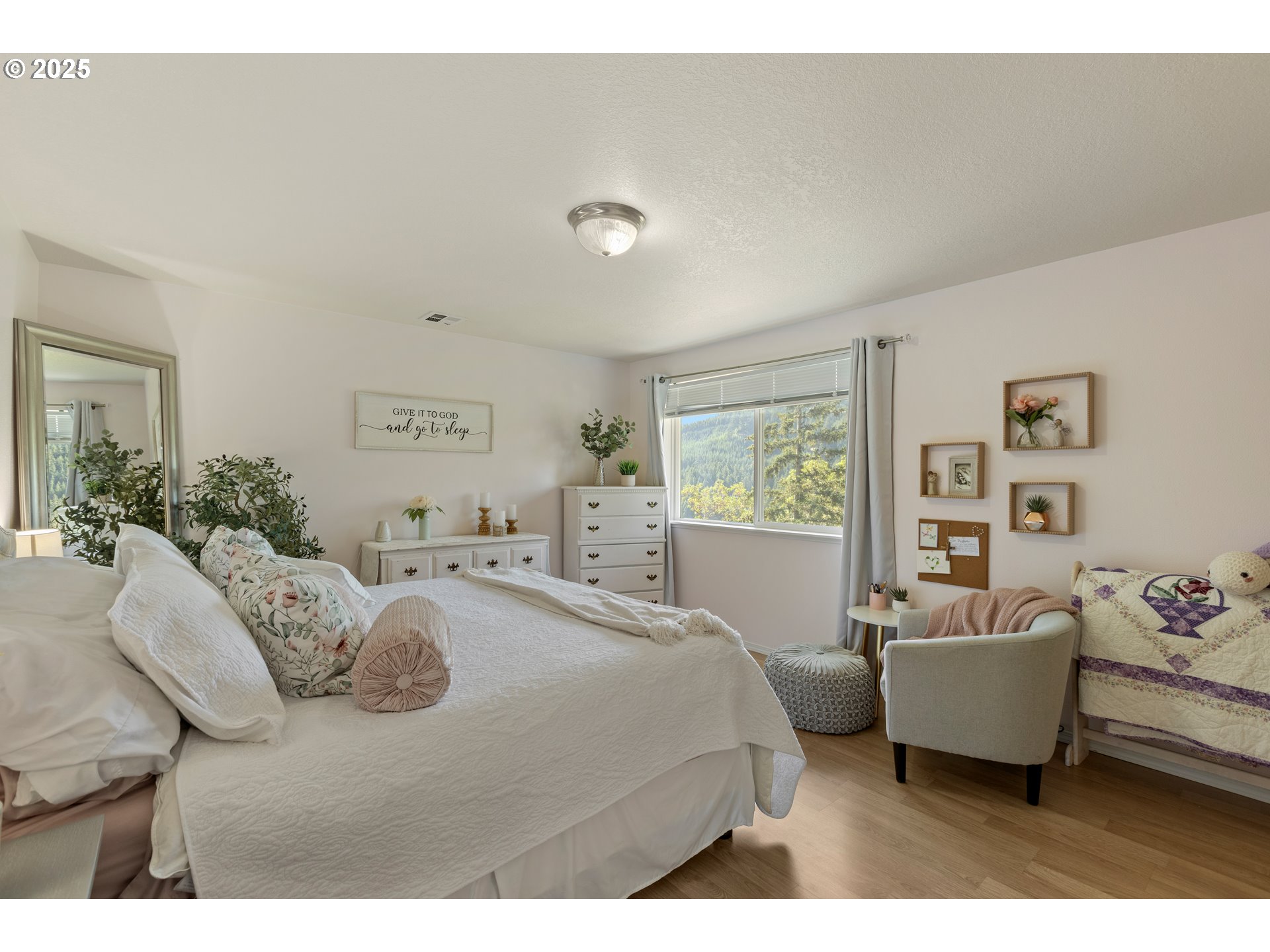 1870 Lakeview Dr Property Photo 30