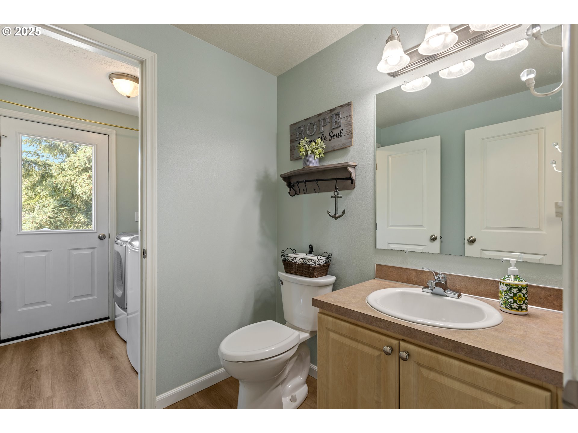 1870 Lakeview Dr Property Photo 41