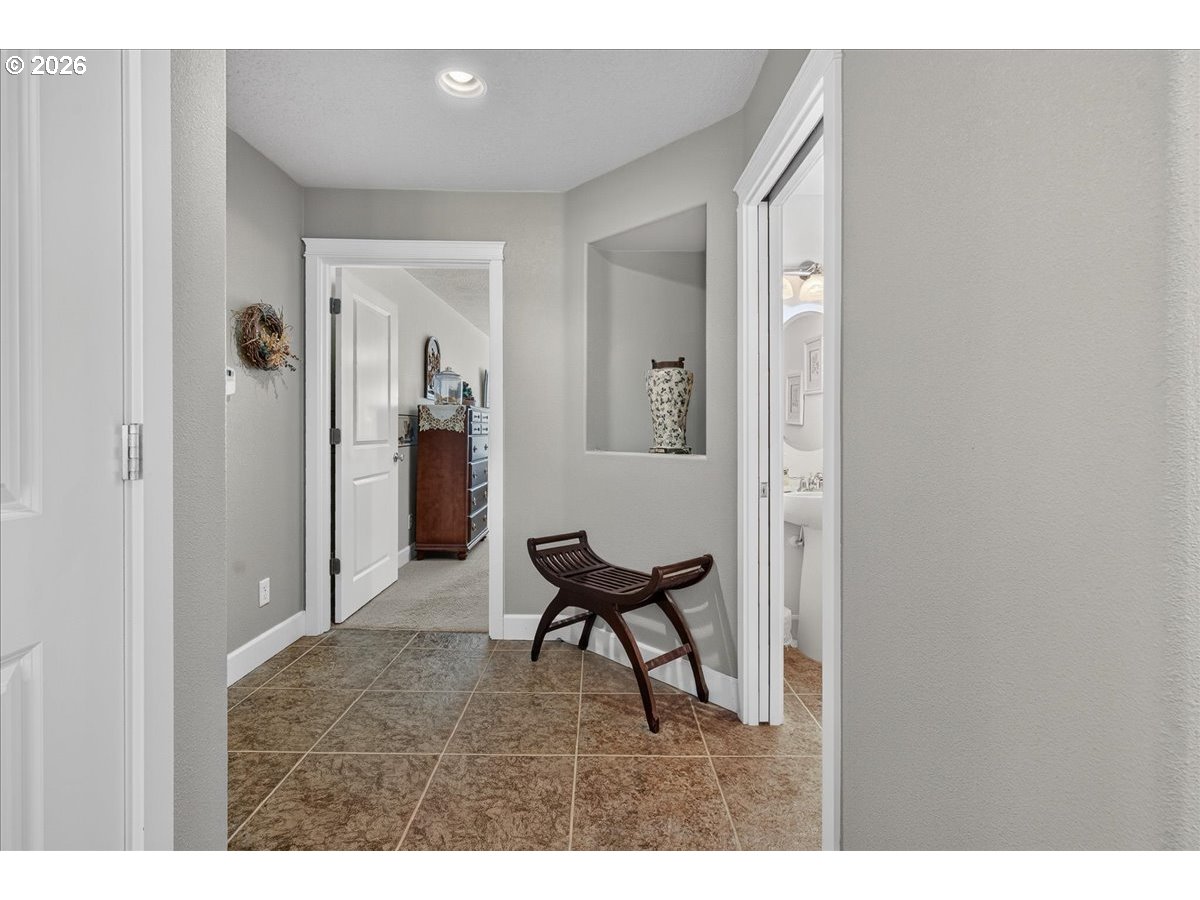 2442 Nw Broadway St Property Photo 13