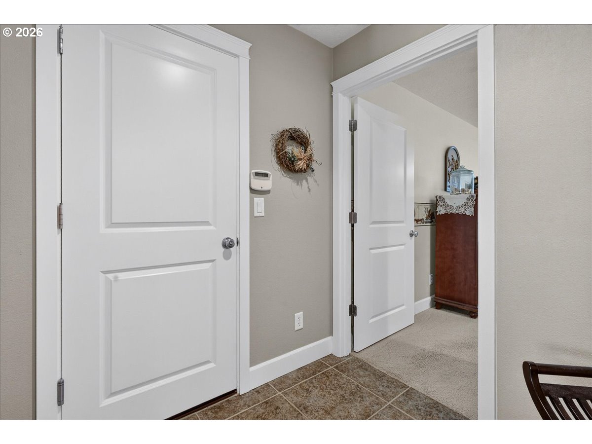 2442 Nw Broadway St Property Photo 16