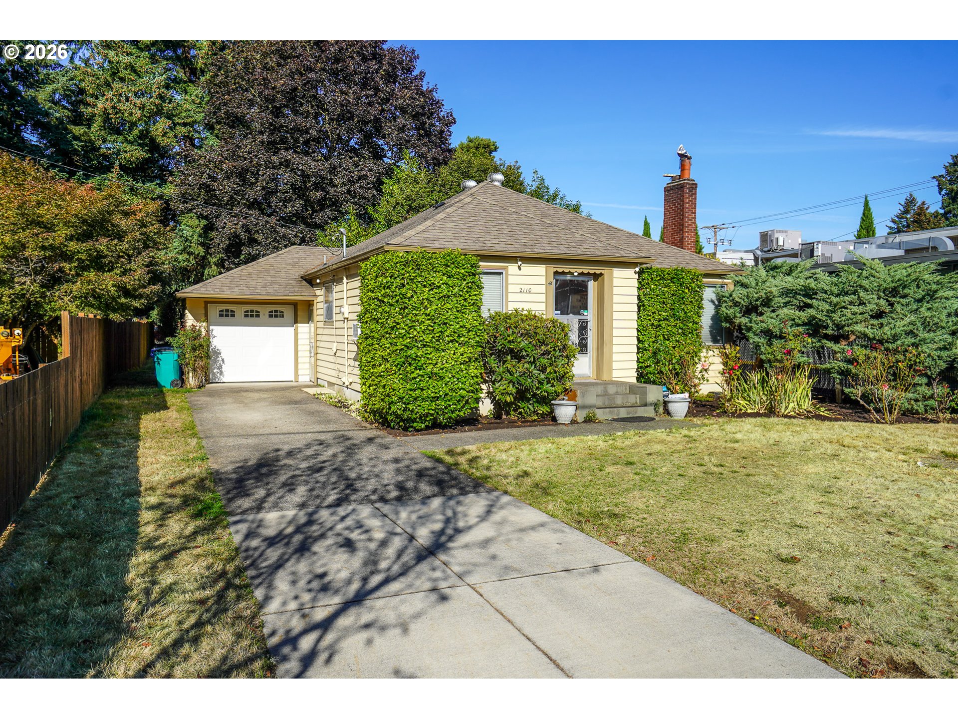 2110 LAUREL PL Property Photo 1