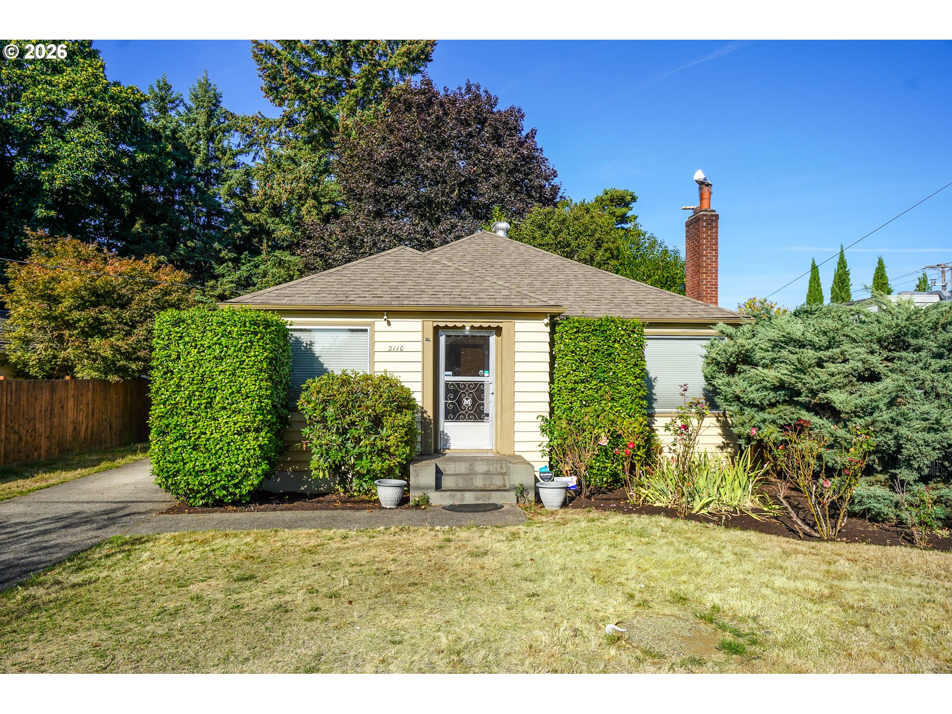 2110 Laurel Pl Property Photo 2
