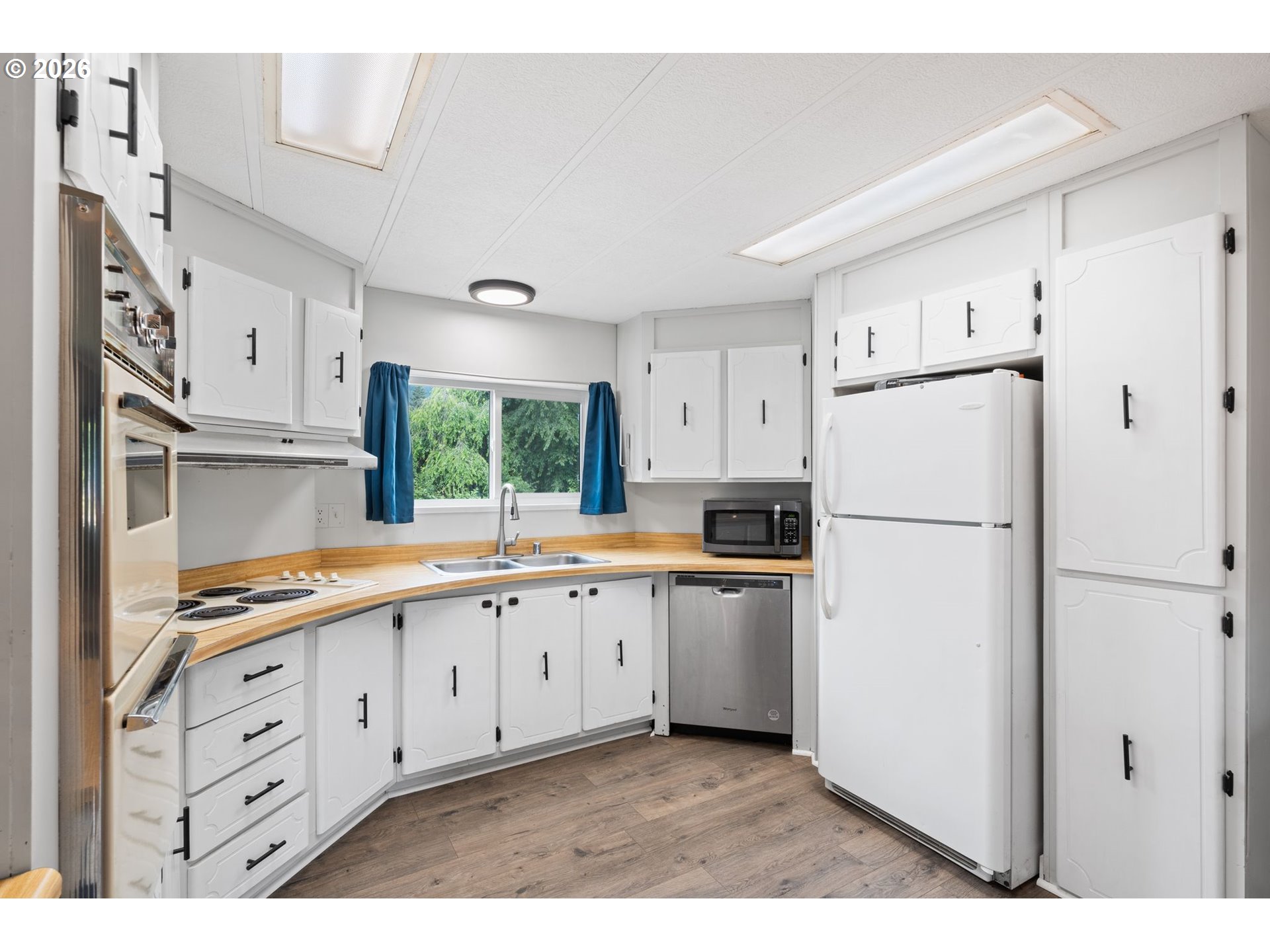 12 Rosenbach Ln Property Photo 3