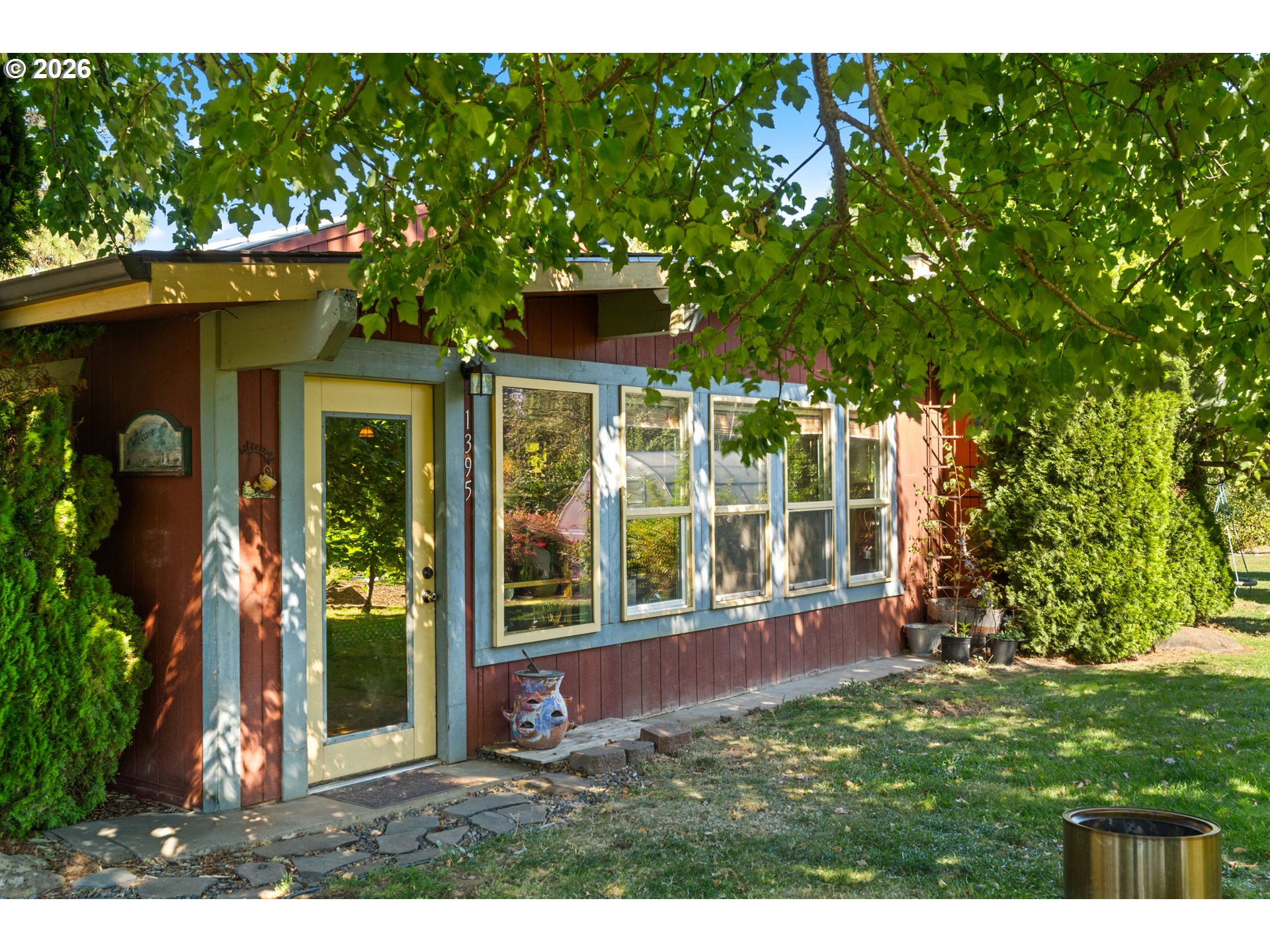 1395 Rockford Rd Property Photo 1