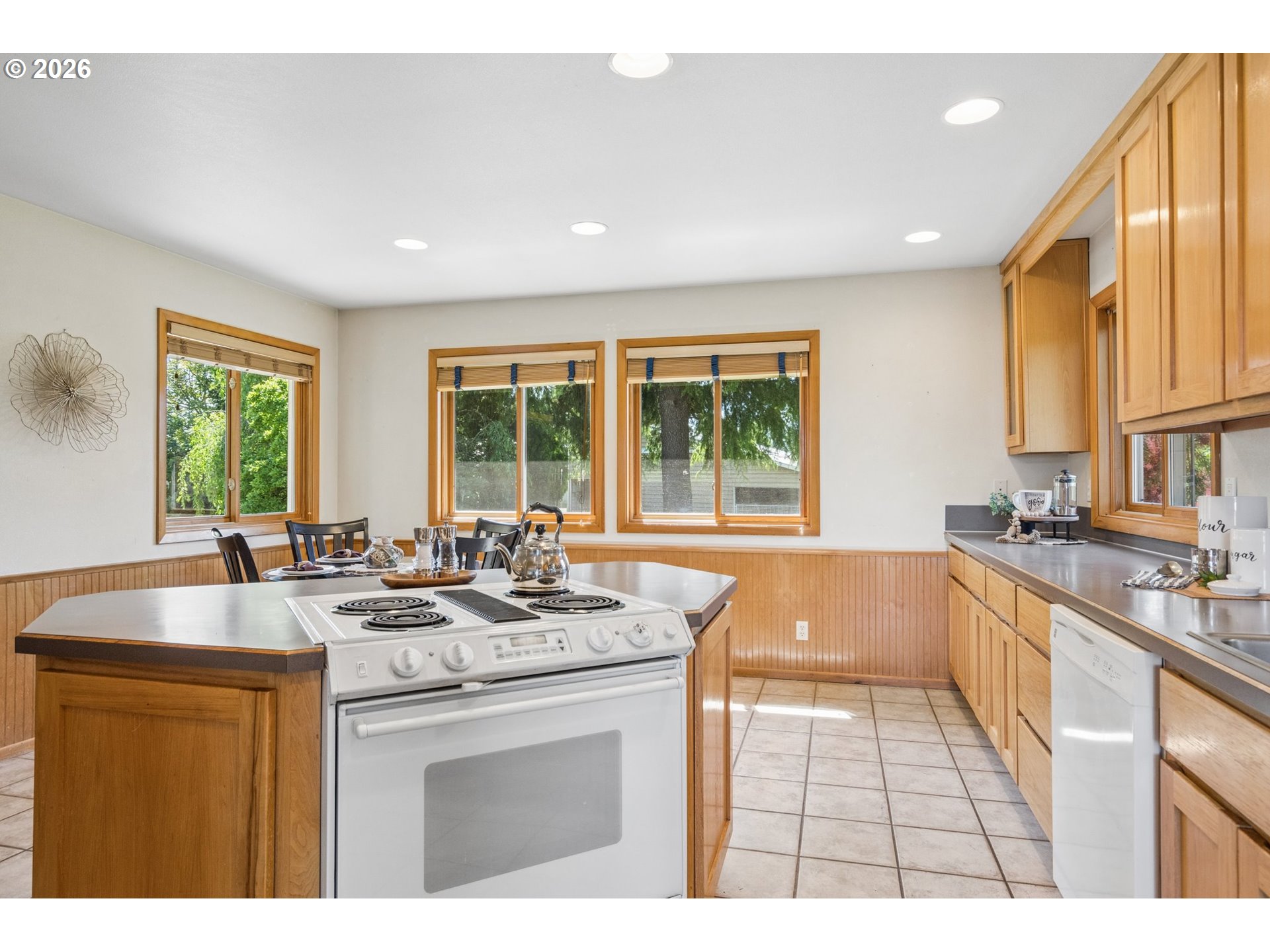 22016 Airport Rd Ne Property Photo 9