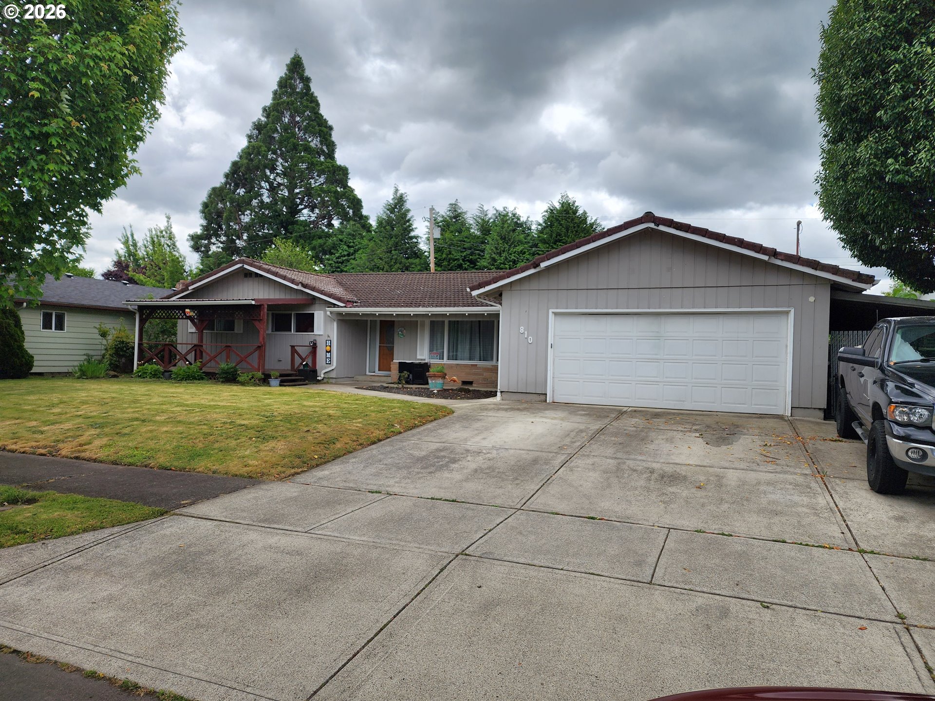 810 Ivy Way Ne Property Photo 2