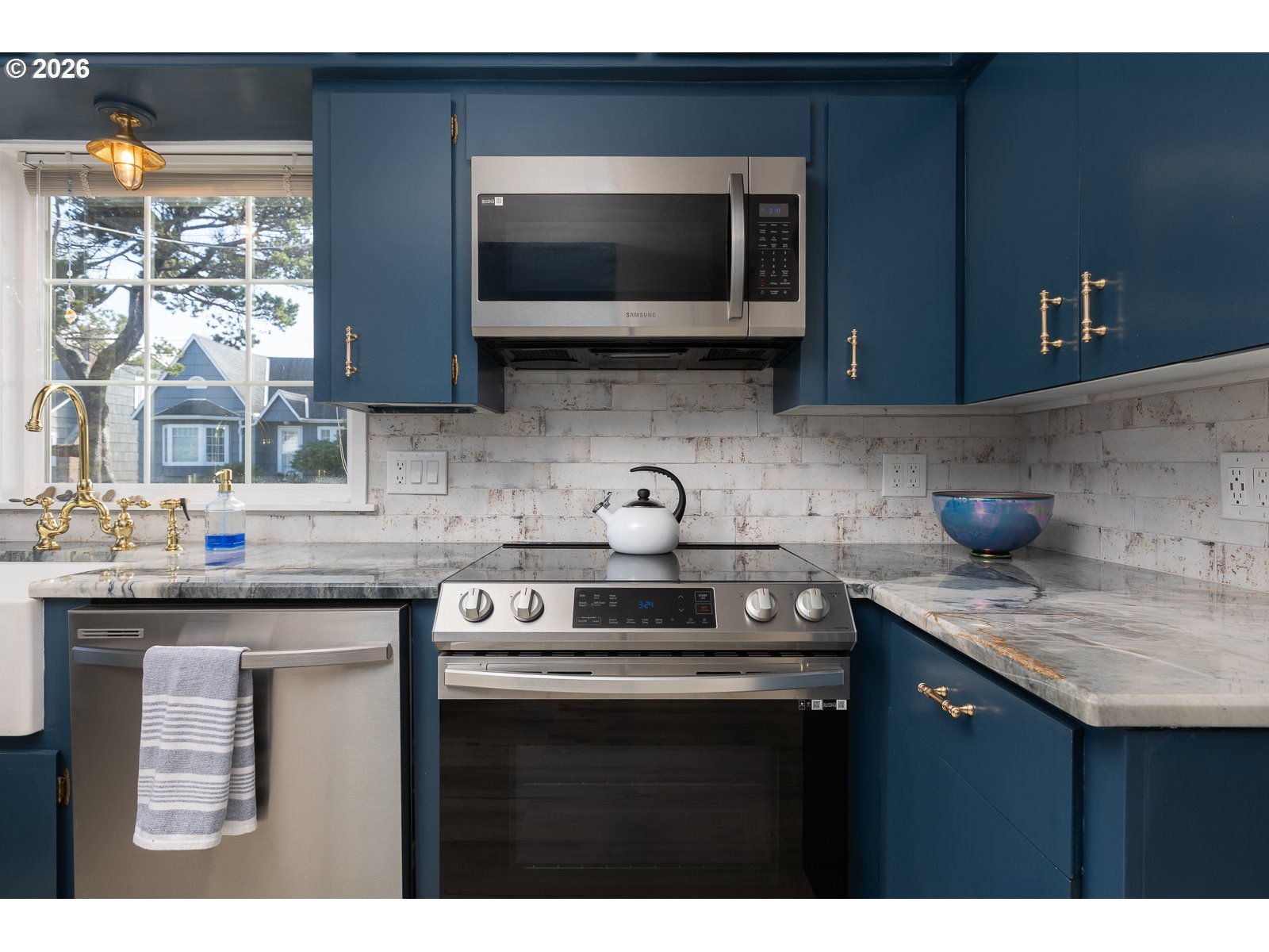4230 Independence Ave Property Photo 14
