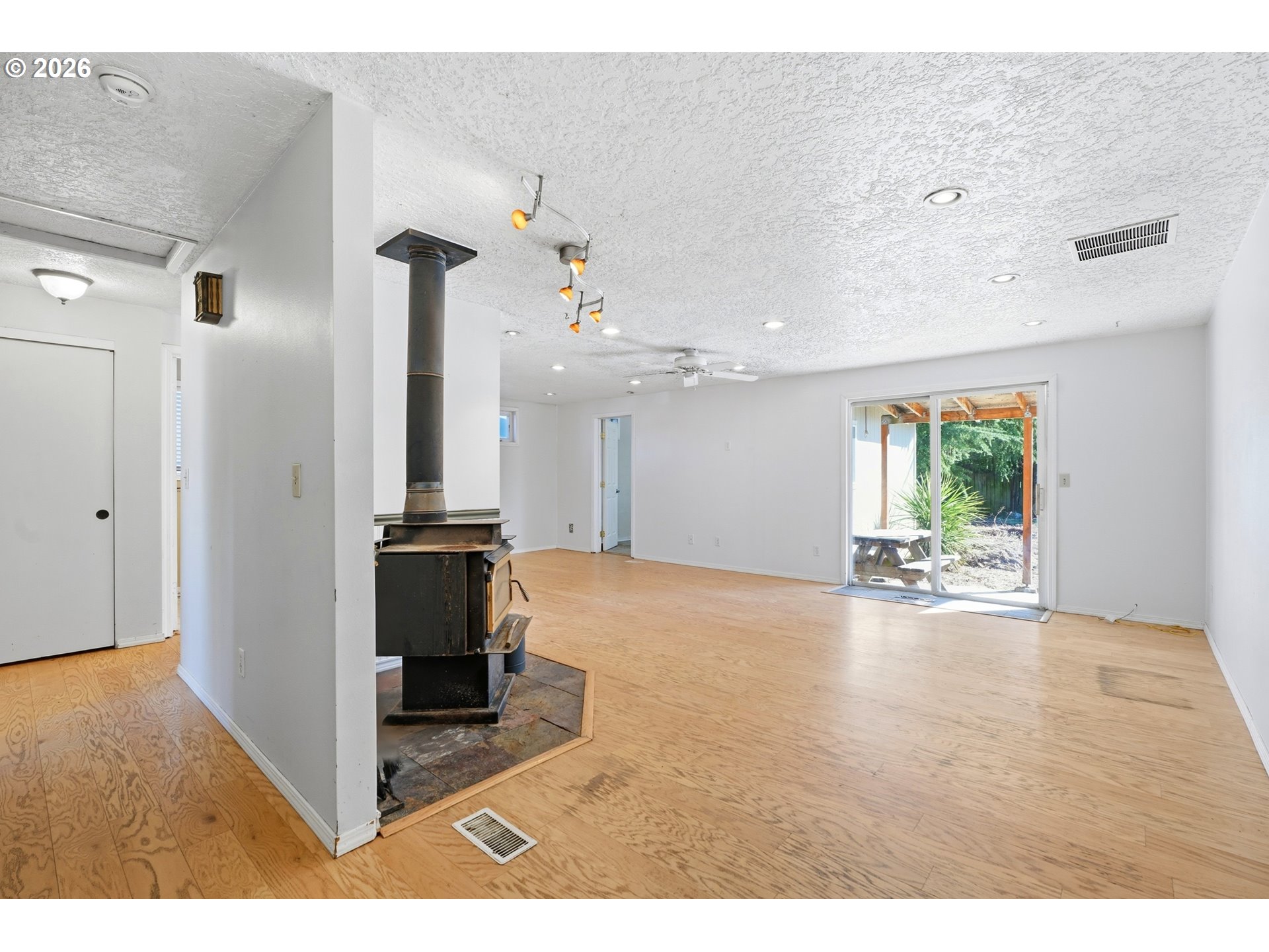 1764 Sw Almond Ct Property Photo 4