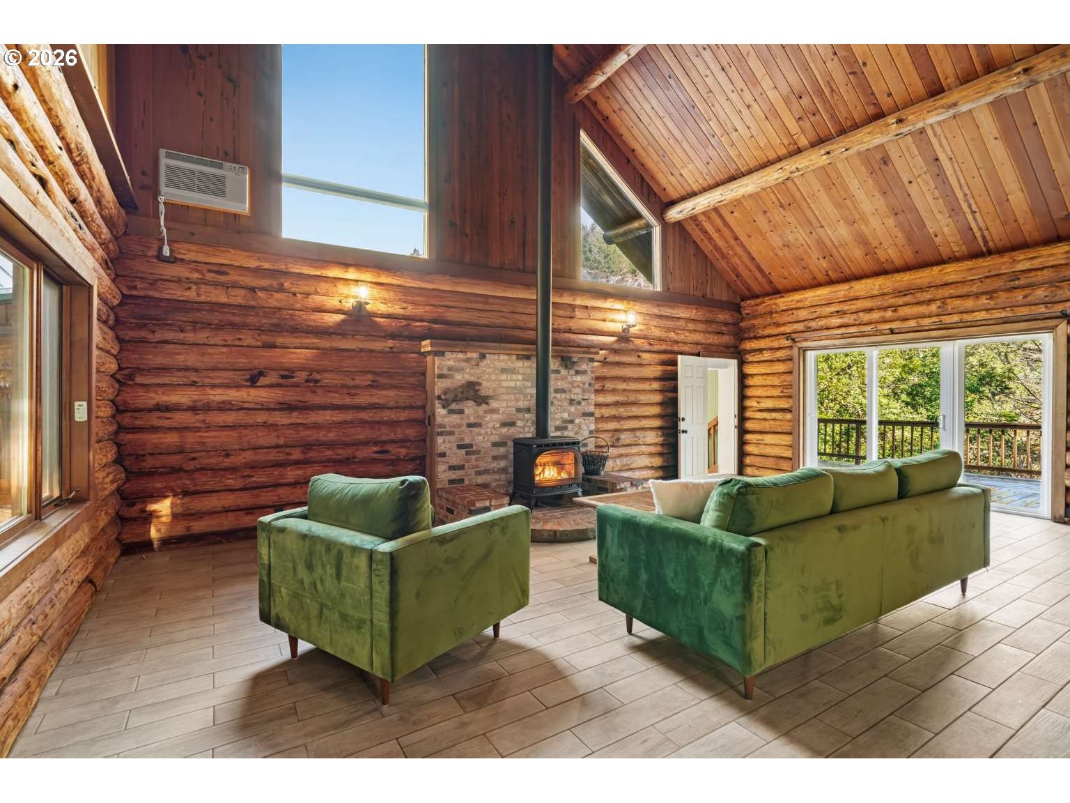 17285 Rustic Ln Property Photo 3