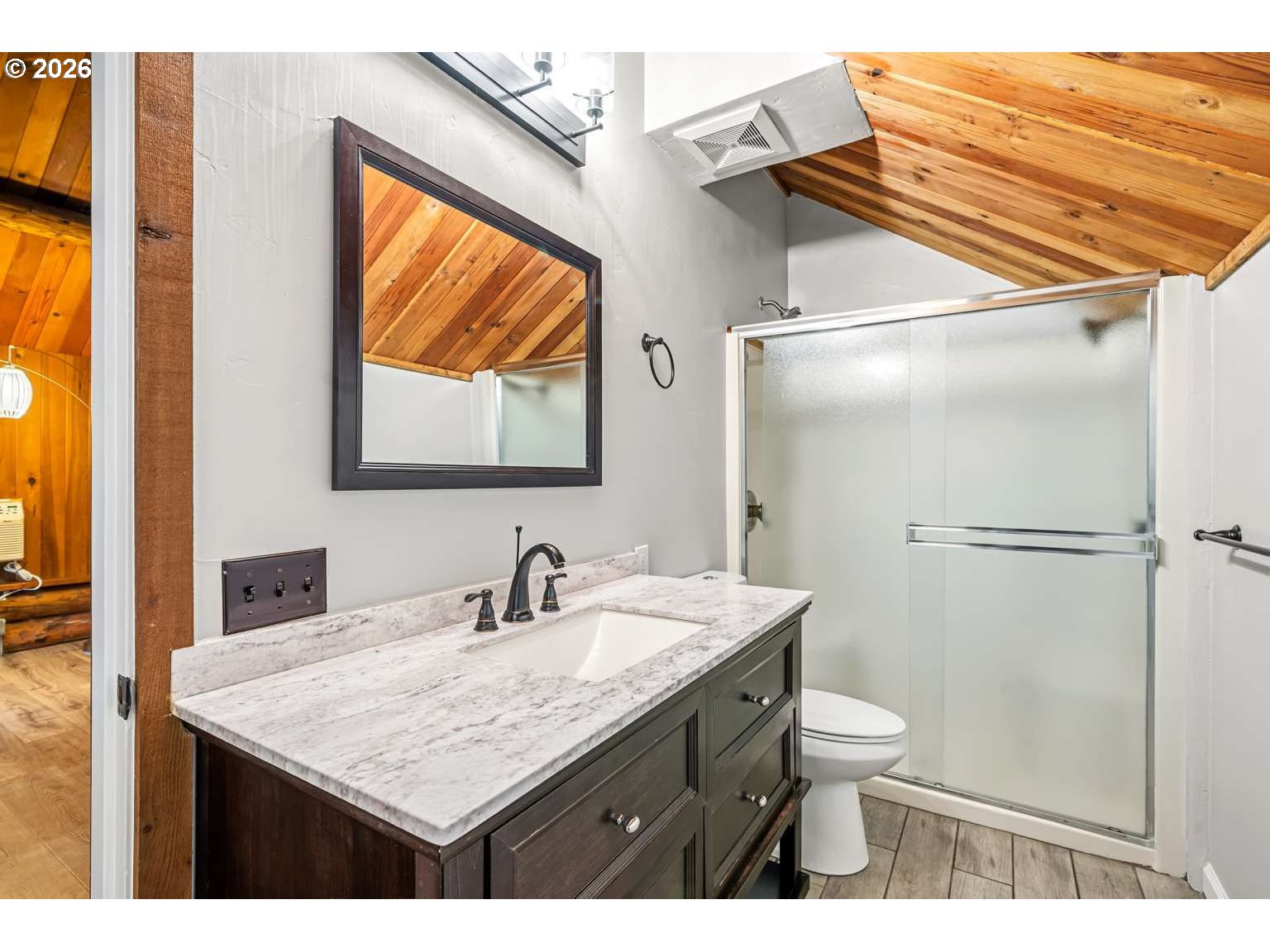 17285 Rustic Ln Property Photo 9