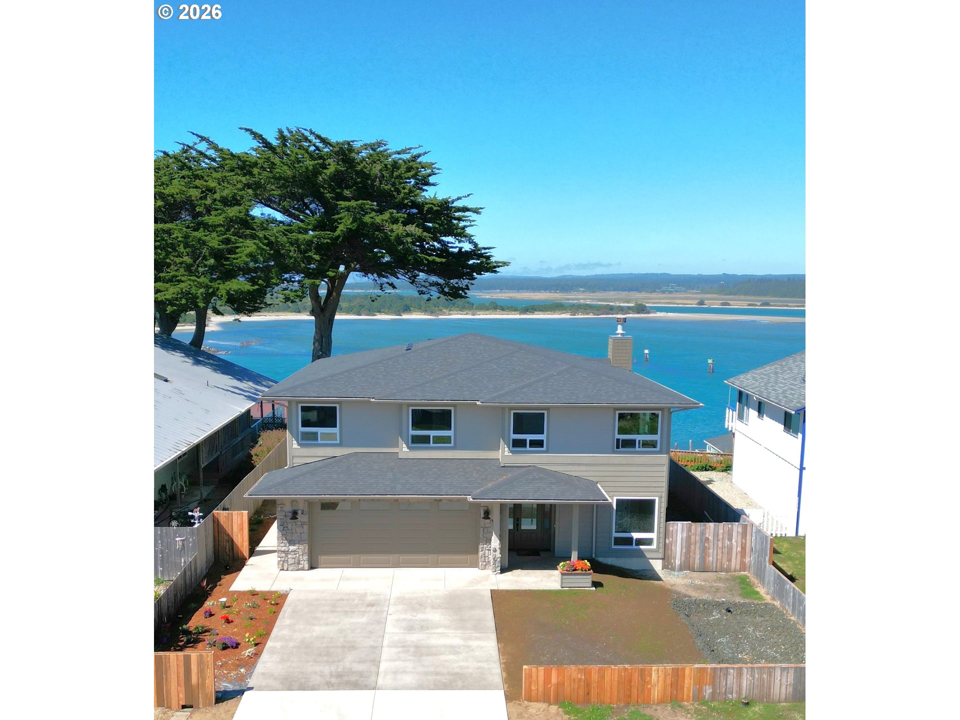 360 2nd St Property Photo 1